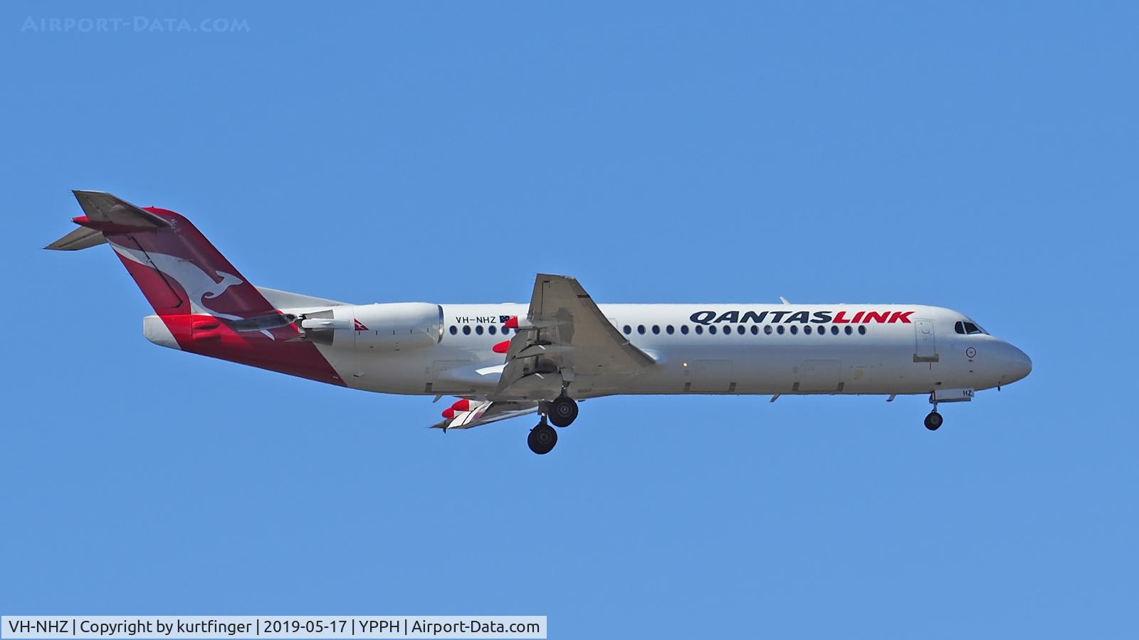 VH-NHZ, 1994 Fokker 100 (F-28-0100) C/N 11515, Fokker 100. QantasLink VH-NHZ final runway 21 YPPH 170519