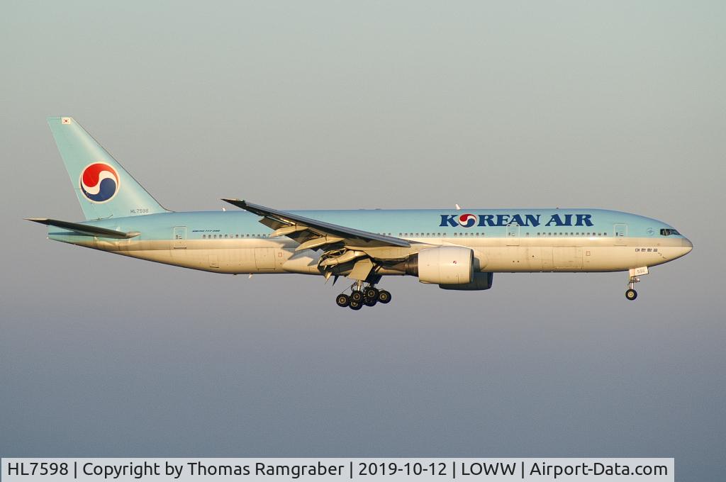 HL7598, 1988 Boeing 777-2B5/ER C/N 27949, Korean Air Boeing 777-200