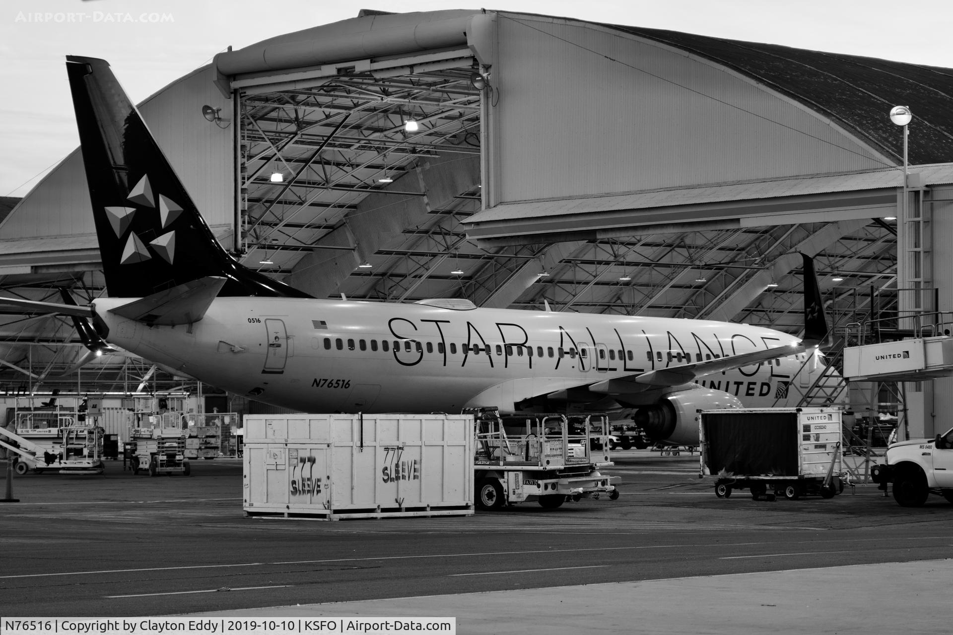 N76516, 2008 Boeing 737-824 C/N 37096, SFO 2019.