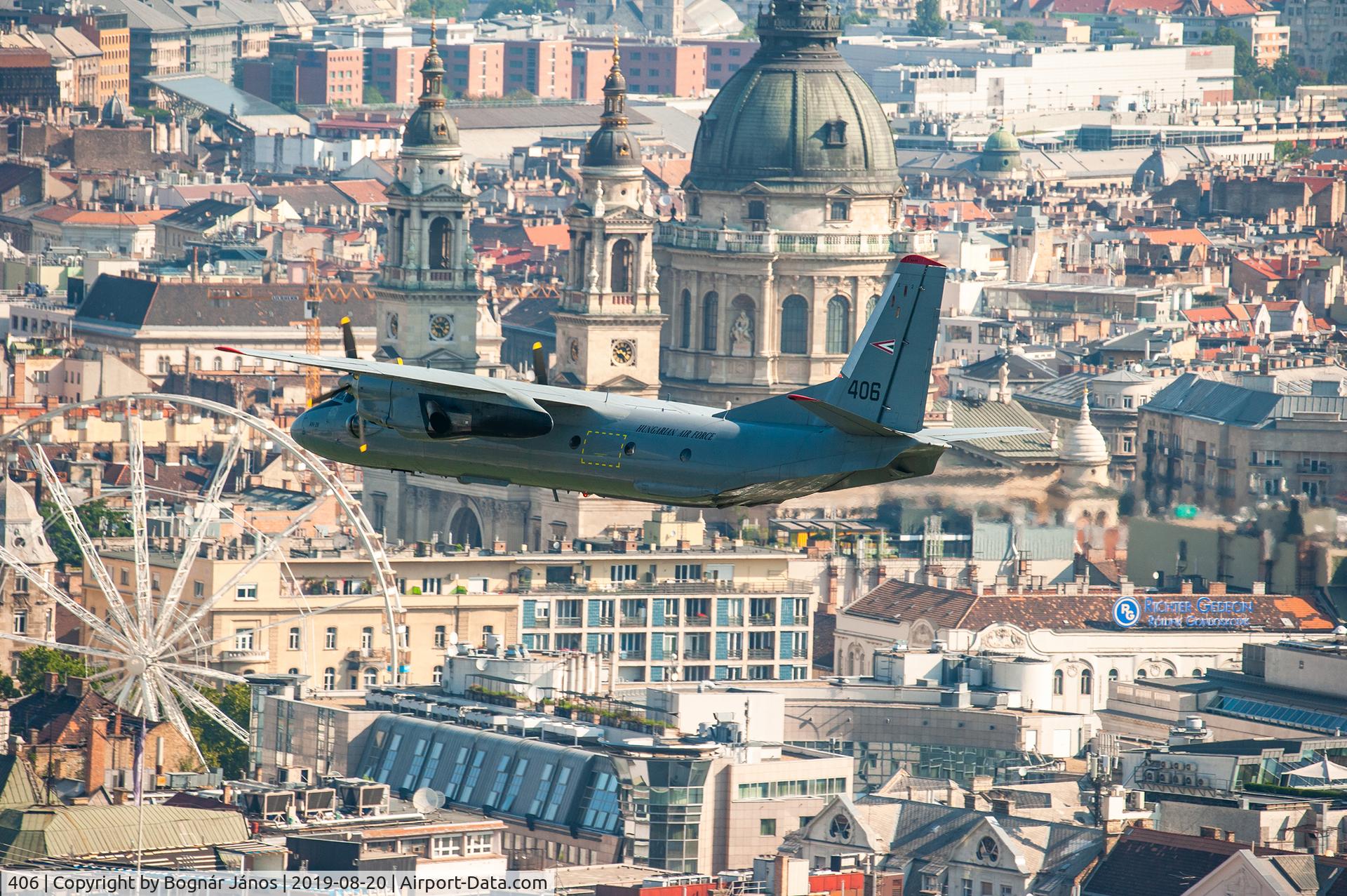 406, 1975 Antonov An-26 C/N 3767, Díszelg? áthúzás a Duna fölött Augusztus 20.-án