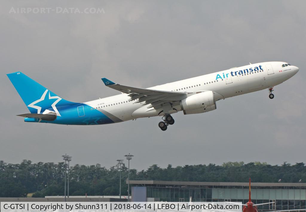 C-GTSI, 2001 Airbus A330-243 C/N 427, Taking off from rwy 32L in new c/s