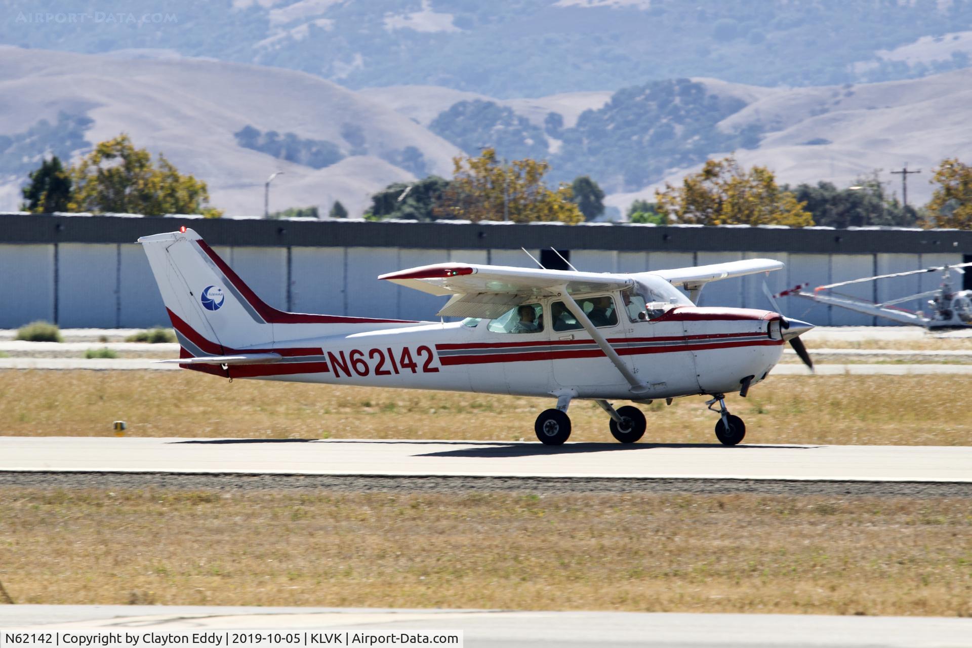 N62142, 1981 Cessna 172P C/N 17275218, Livermore airport airshow 2019.