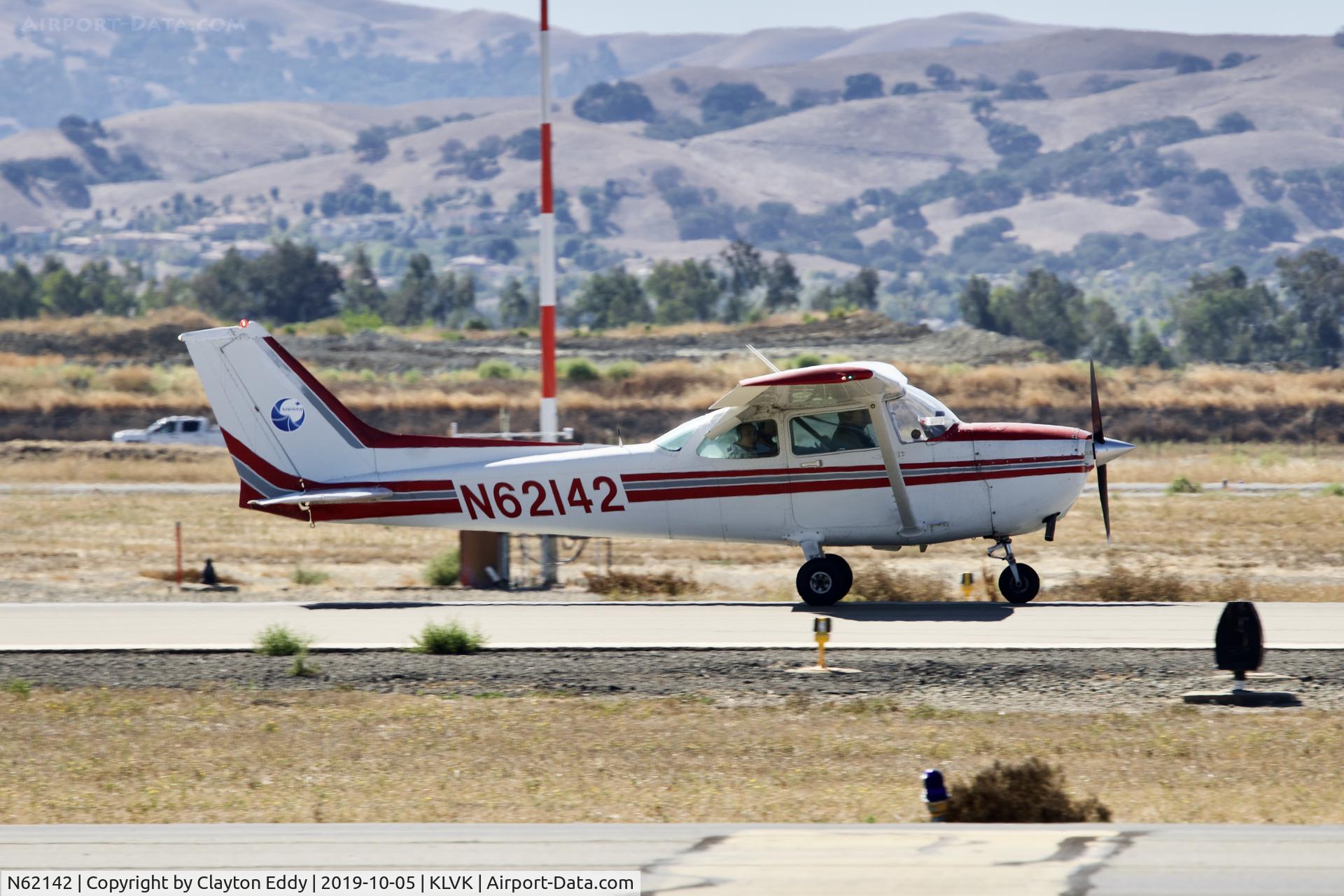 N62142, 1981 Cessna 172P C/N 17275218, Livermore airport airshow 2019.