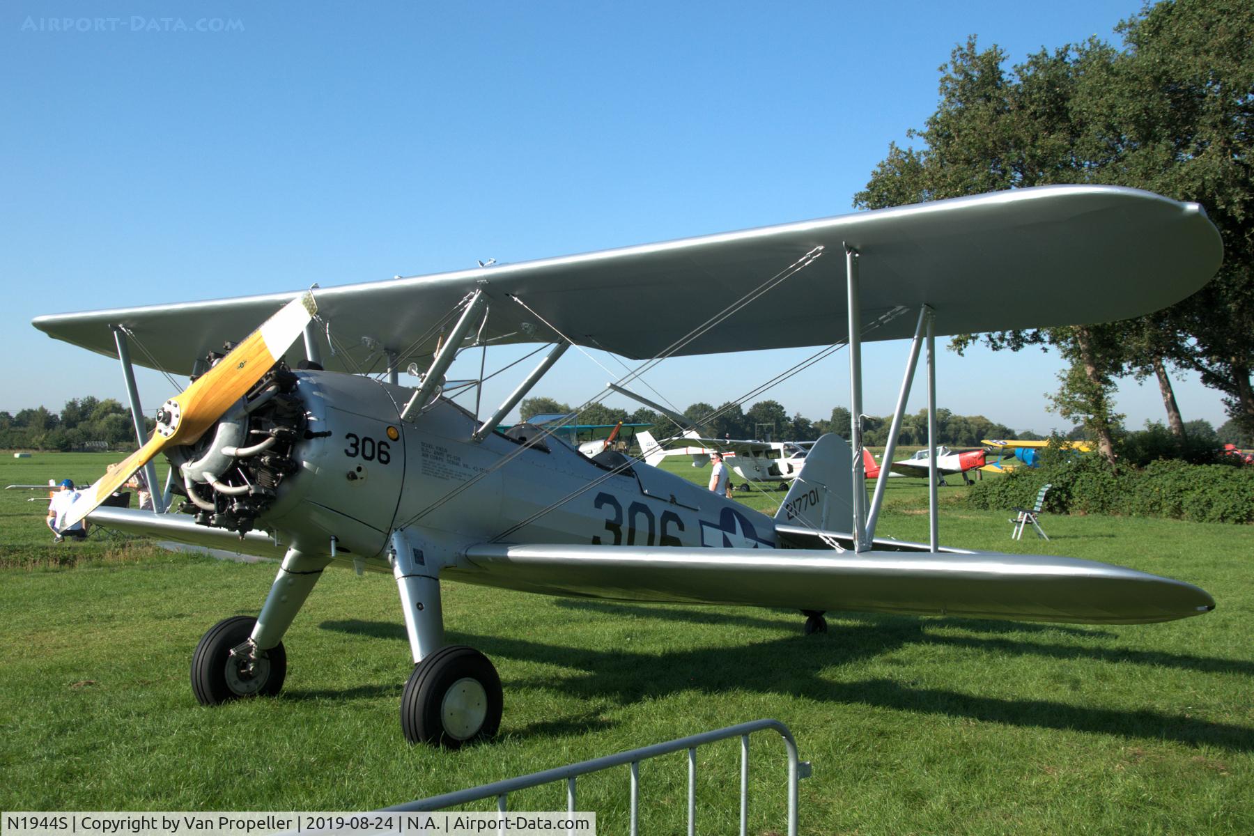 N1944S, 1944 Boeing E75 C/N 75-5864, Boeing (Stearman) PT-13D Kaydet (E75) at a temporary airfield in a meadow near Ede, the Netherlands. Wings of Freedom air show, 2019