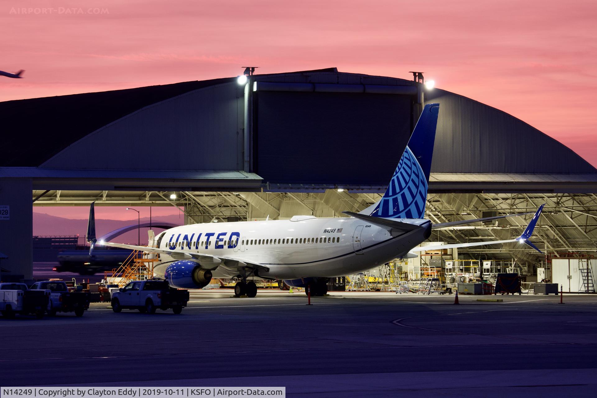 N14249, 1999 Boeing 737-824 C/N 28809, SFO 2019.