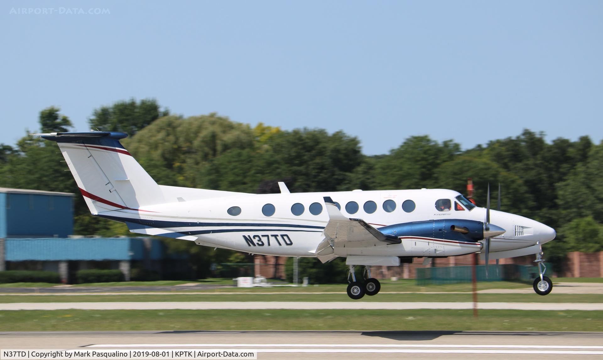 N37TD, 1990 Beech B300 King Air C/N FL-25, Beech B300