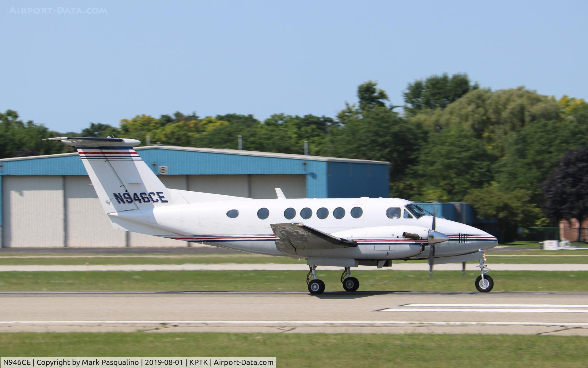 N946CE, 2000 Raytheon B200 King Air C/N BB-1728, Raytheon B200