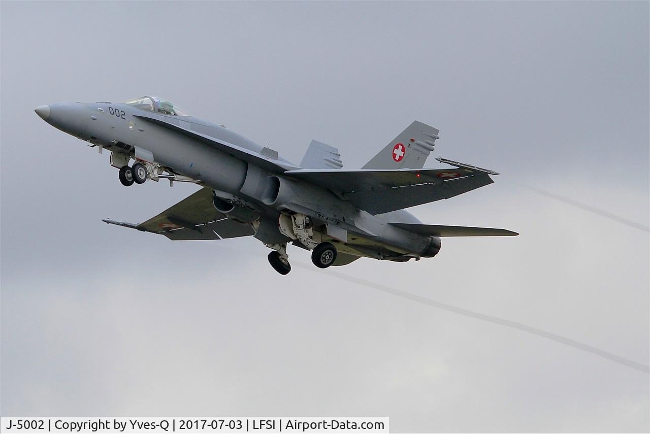 J-5002, McDonnell Douglas F/A-18C Hornet C/N 1315/SFC002, Swiss Air Force McDonnell Douglas FA-18C Hornet, Take off rwy 29, St Dizier-Robinson Air Base 113 (LFSI) Open day 2017