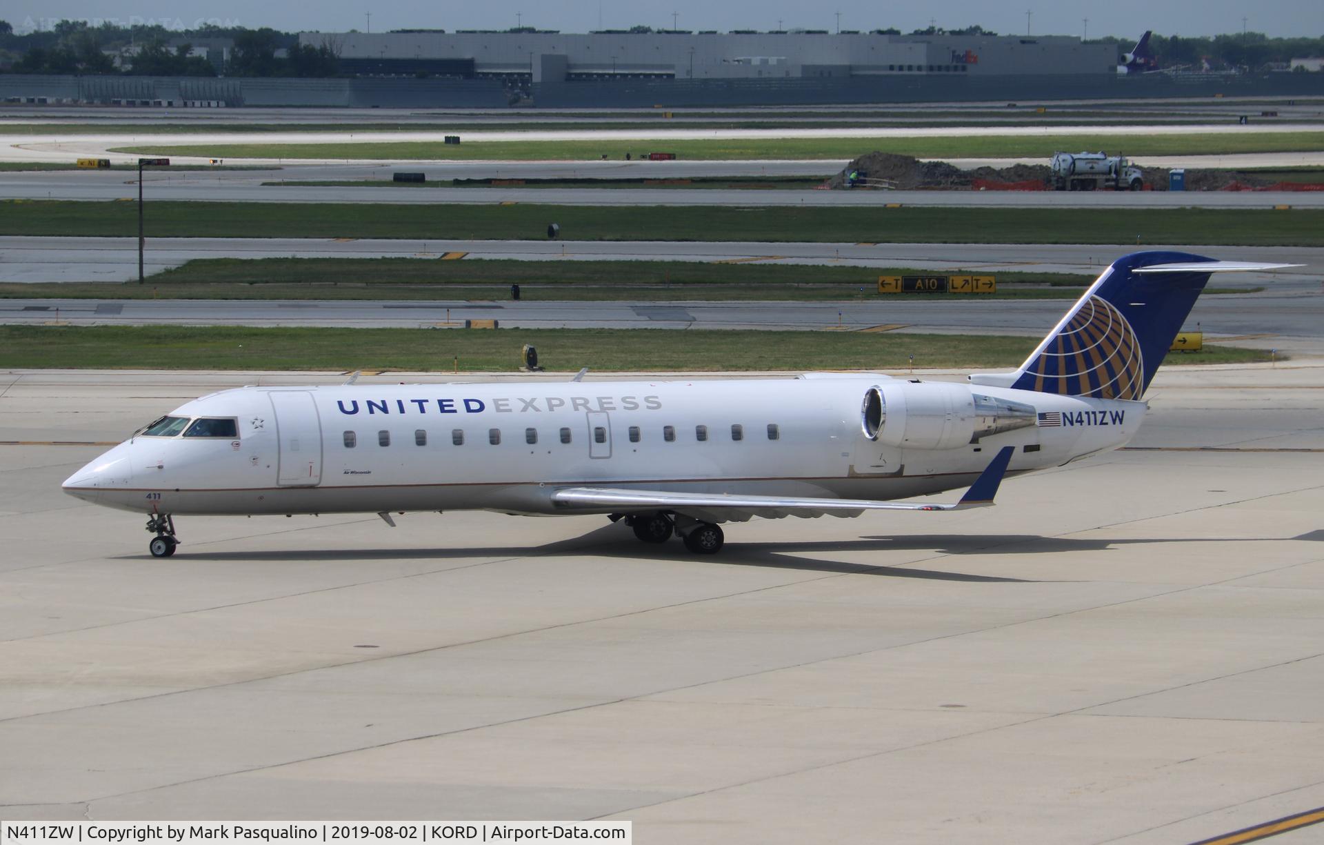 N411ZW, 2001 Bombardier CRJ-200LR (CL-600-2B19) C/N 7569, CL-600-2B19