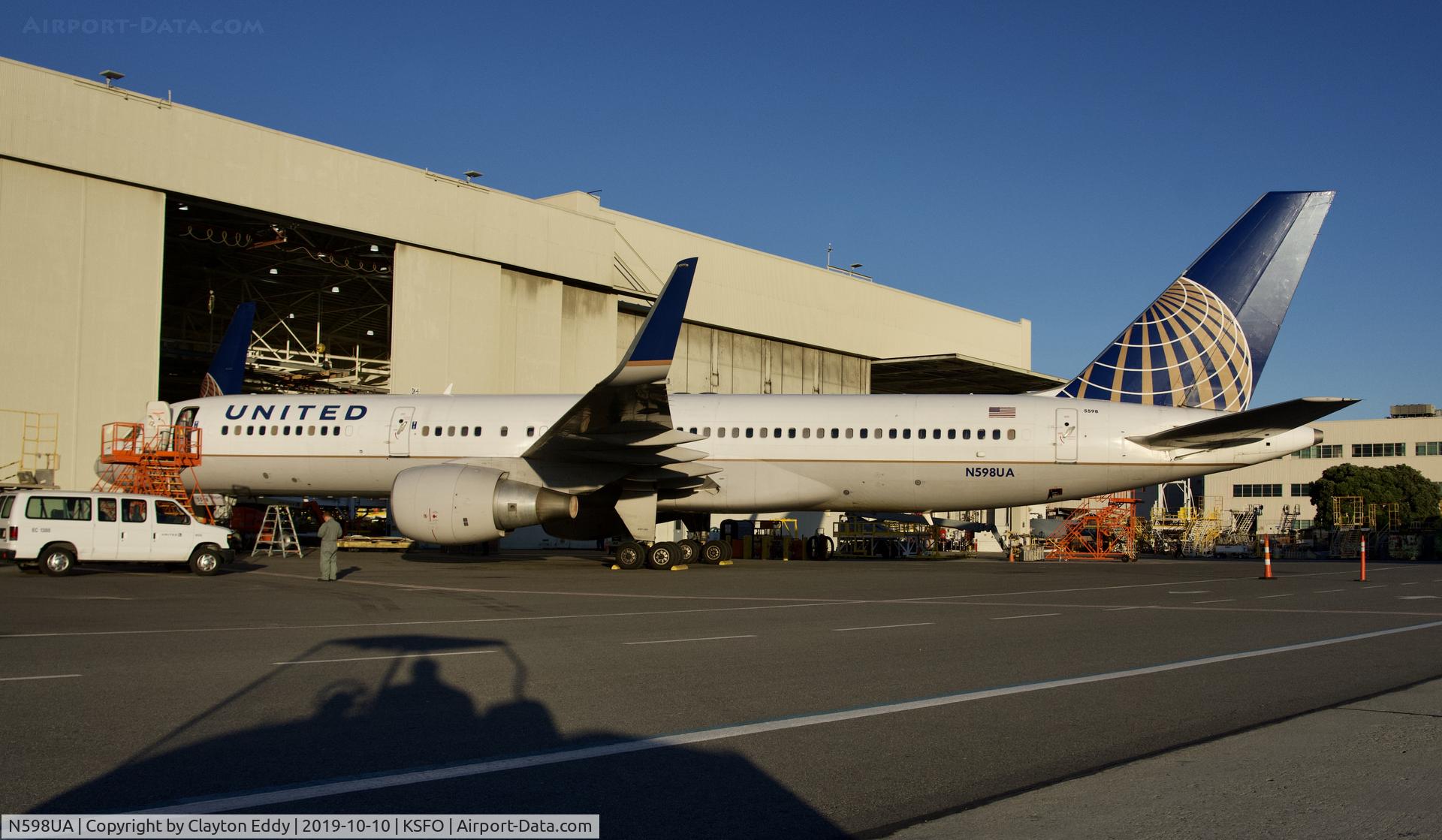 N598UA, 1999 Boeing 757-222 C/N 28751, SFO 2019.