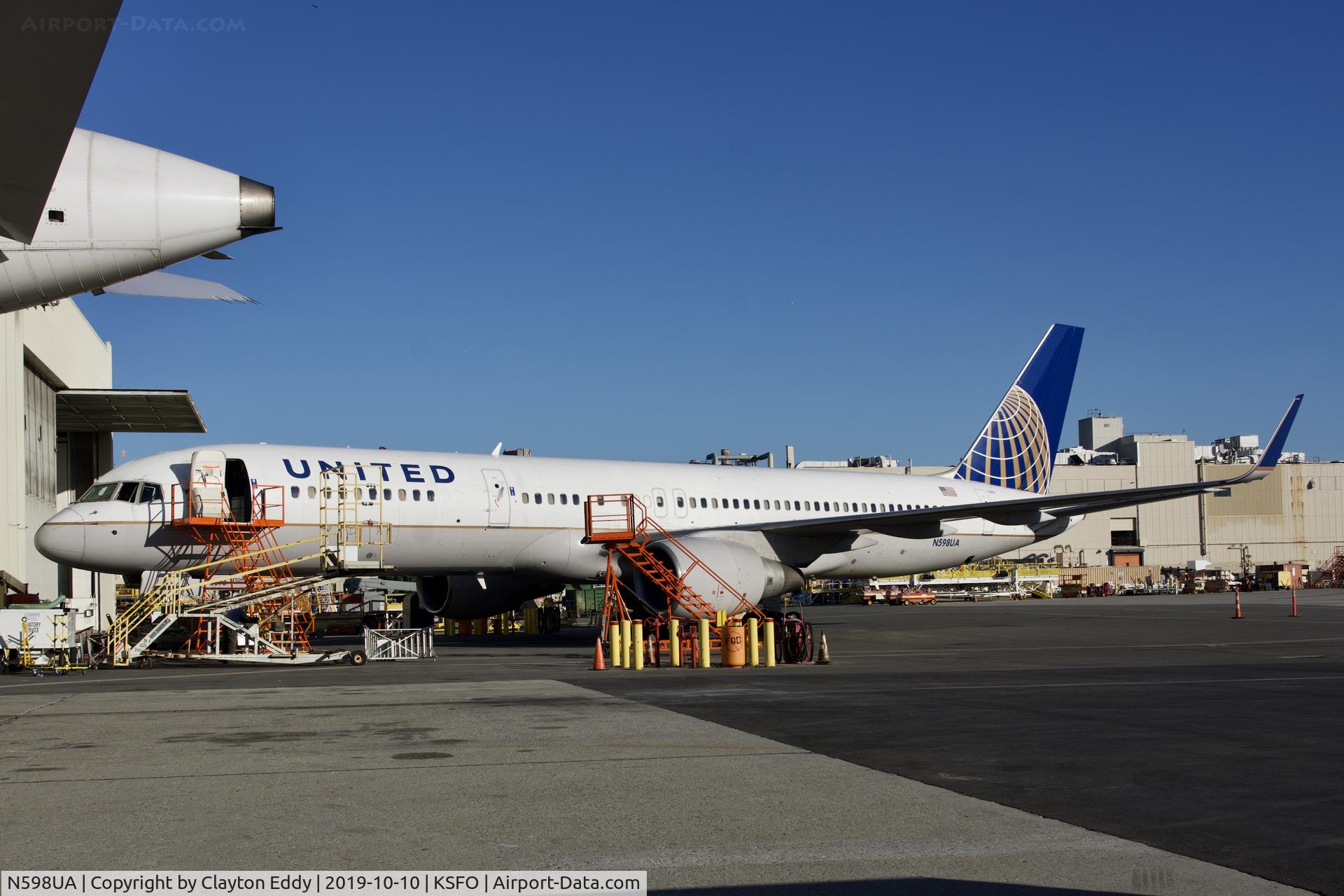 N598UA, 1999 Boeing 757-222 C/N 28751, SFO 2019.