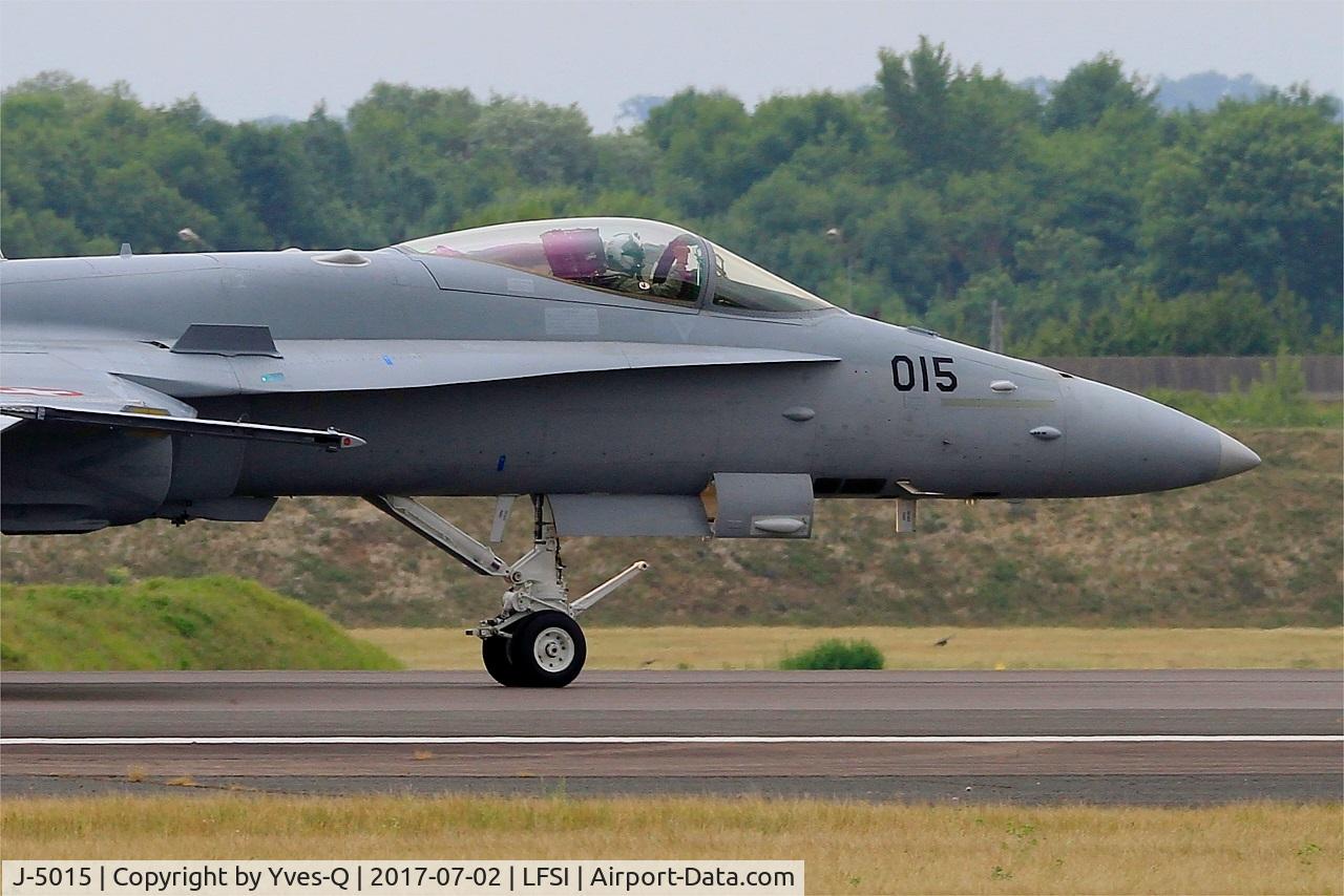 J-5015, McDonnell Douglas F/A-18C Hornet C/N 1361/SFC015, Swiss Air Force McDonnell Douglas FA-18C Hornet, Taxiing rwy 29, St Dizier-Robinson Air Base 113 (LFSI)