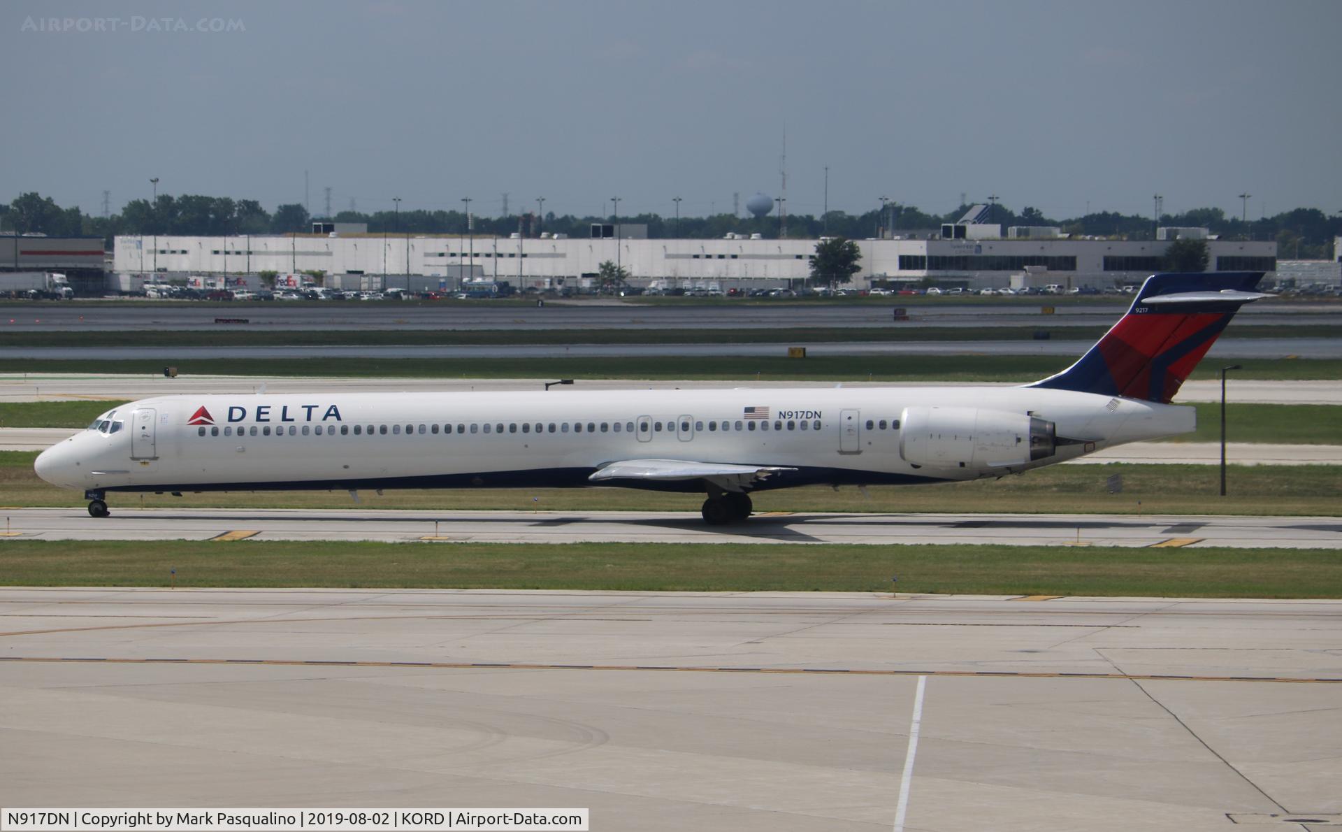 N917DN, 1996 McDonnell Douglas MD-90-30 C/N 53552, MD-90-30