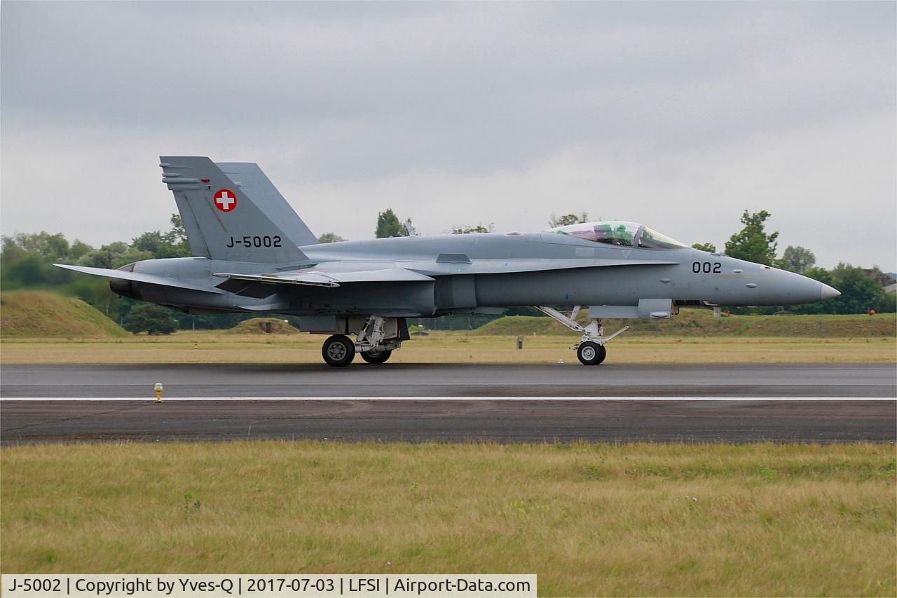J-5002, McDonnell Douglas F/A-18C Hornet C/N 1315/SFC002, Swiss Air Force McDonnell Douglas FA-18C Hornet, Taxiing rwy 29, St Dizier-Robinson Air Base 113 (LFSI) Open day 2017