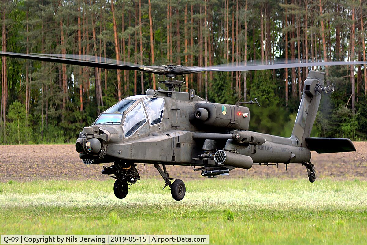Q-09, 1998 Boeing AH-64DN Apache C/N DN009, Q-09 performing an off field landing near Bad Bodenteich