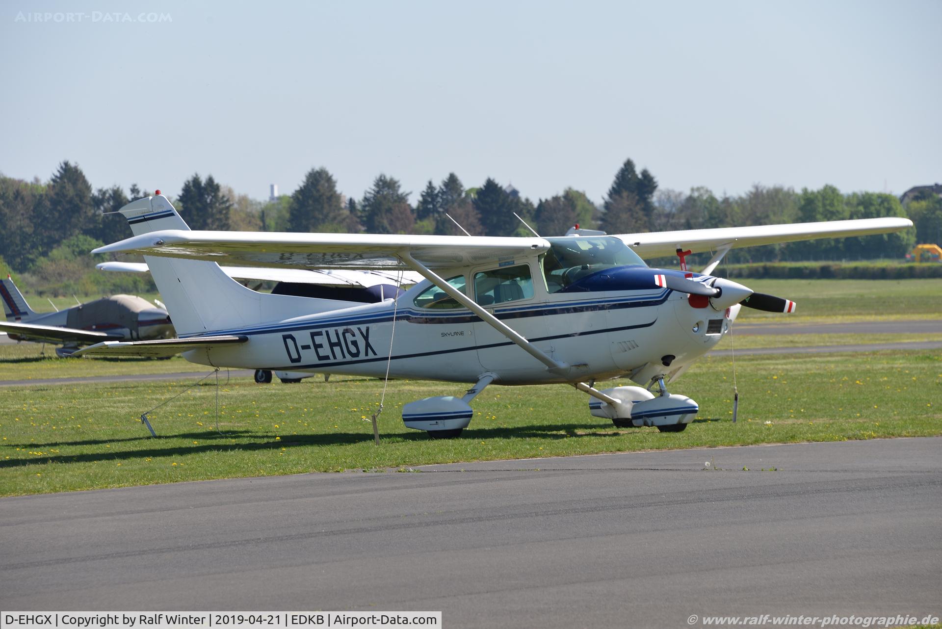 D-EHGX, 1987 Cessna 182R Skylane C/N 18268476, Cessna T182T Turbo Skyline - Fliegergruppe Plettenberg - Herscheid e.V. - 18268476 - D-EHGX - 21.04.2019 - EDKB
