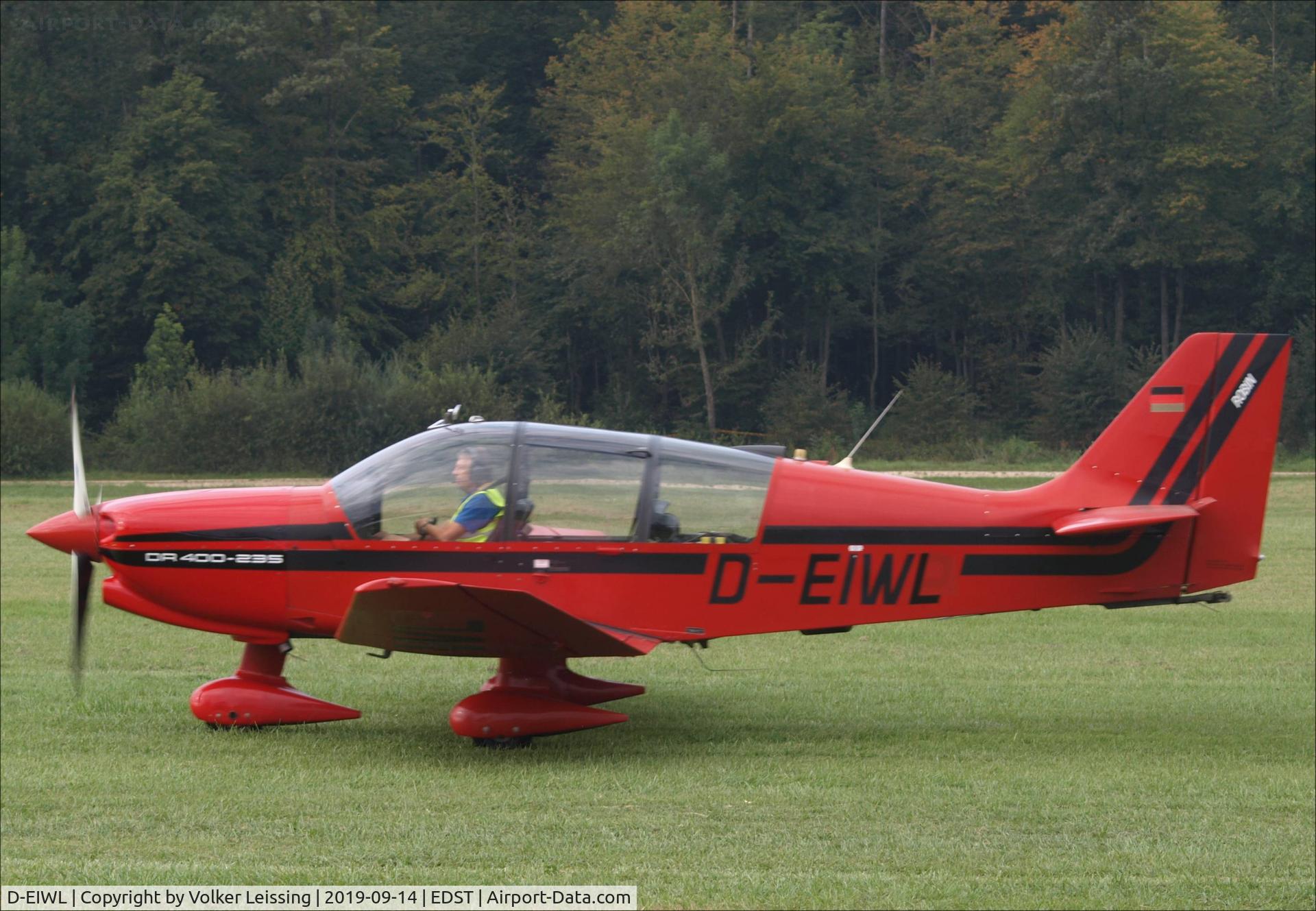 D-EIWL, 1988 Robin DR 400-180R Remorqueur C/N 1806, taxi to rwy