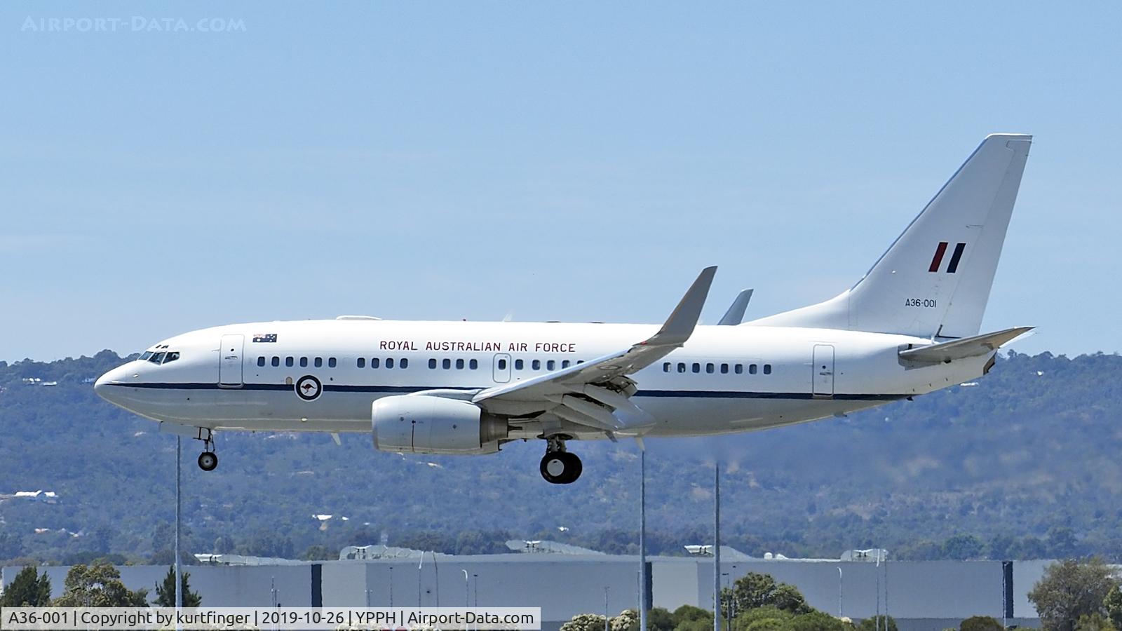 A36-001, 2000 Boeing 737-7DT BBJ C/N 30829, Boeing 737-7DT (BBJ). RAAF A36-001 rwy 03 YPPH 261019.