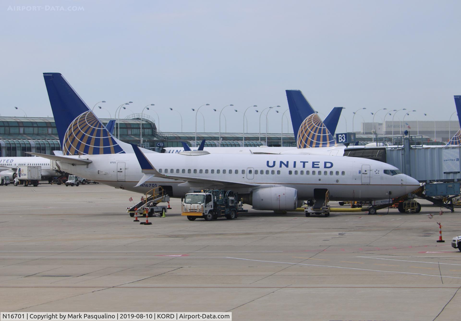 N16701, 1998 Boeing 737-724 C/N 28762, Boeing 737-724