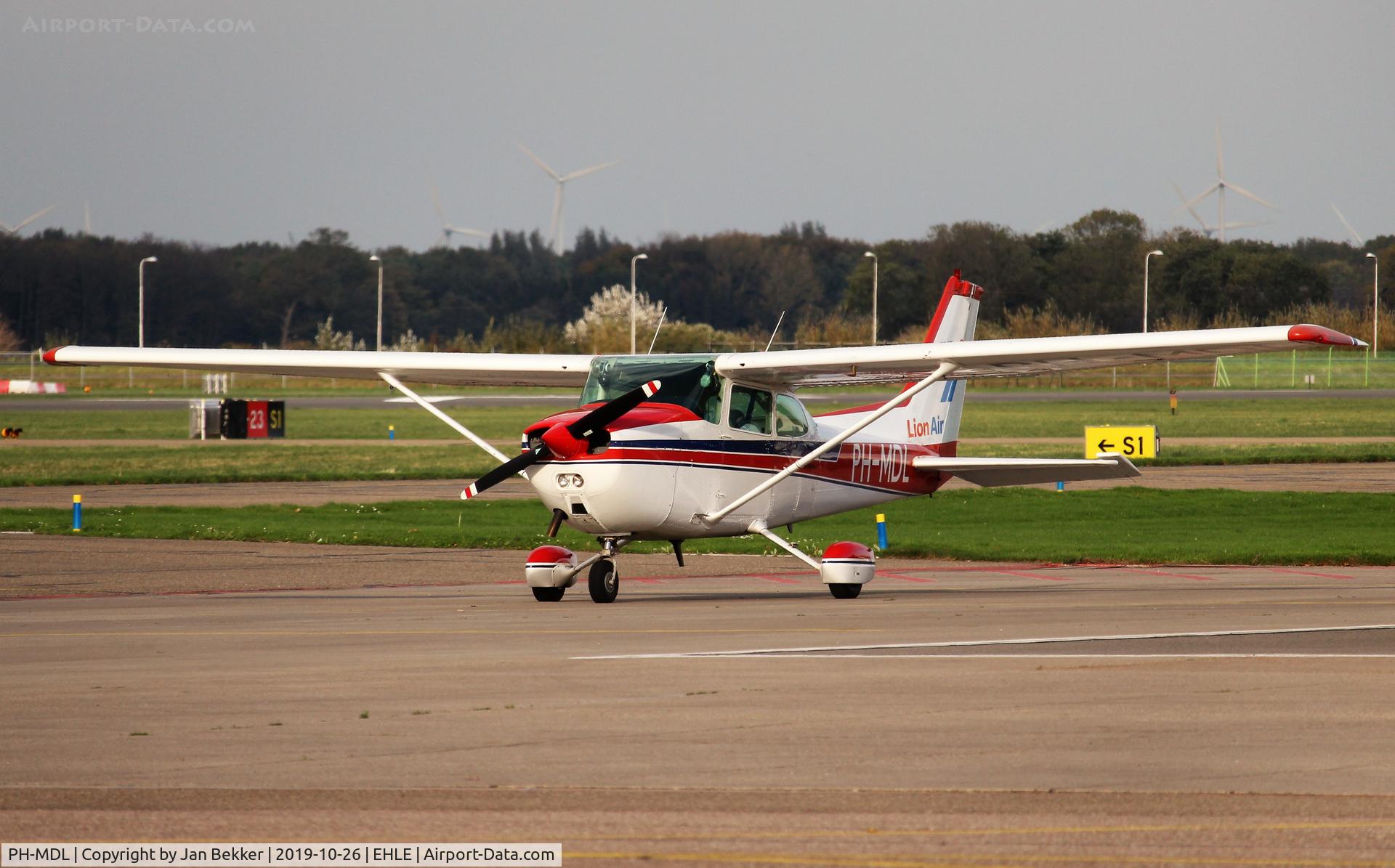 PH-MDL, 1980 Cessna 172N C/N F17202024, Lelystad Airport