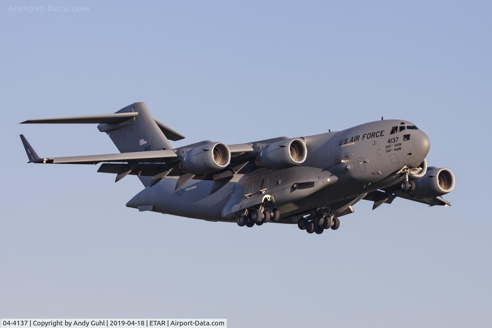 04-4137, 2004 Boeing C-17A Globemaster III C/N P-137, Boeing C-17A Globemaster III