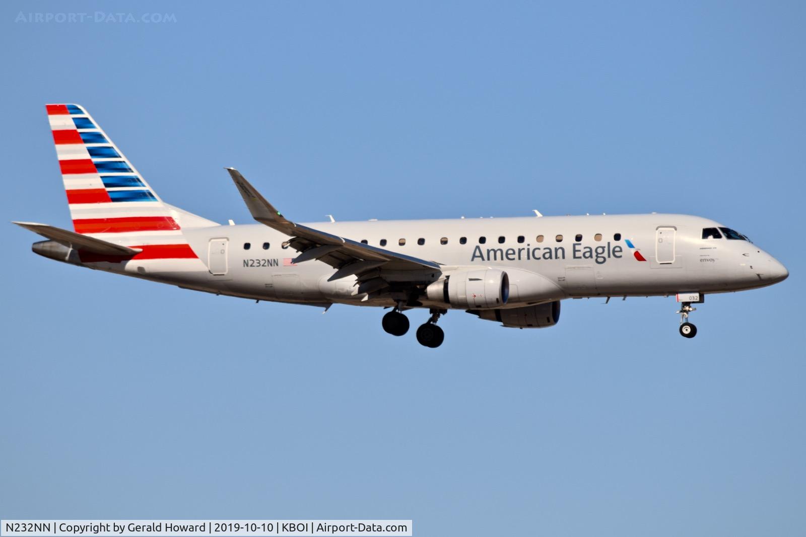 N232NN, 2016 Embraer 175LR (ERJ-170-200LR) C/N 17000560, Landing RWY 10L