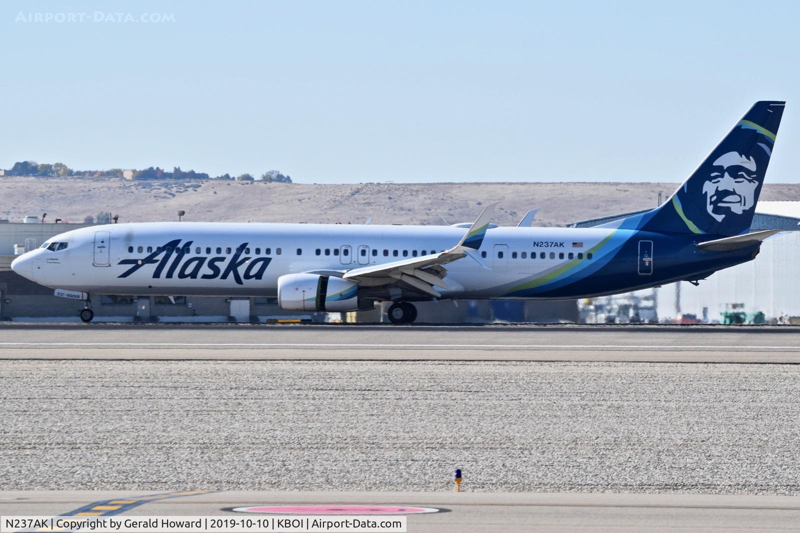 N237AK, 2016 Boeing 737-990/ER C/N 36357, Landing roll out on RWY 10R.