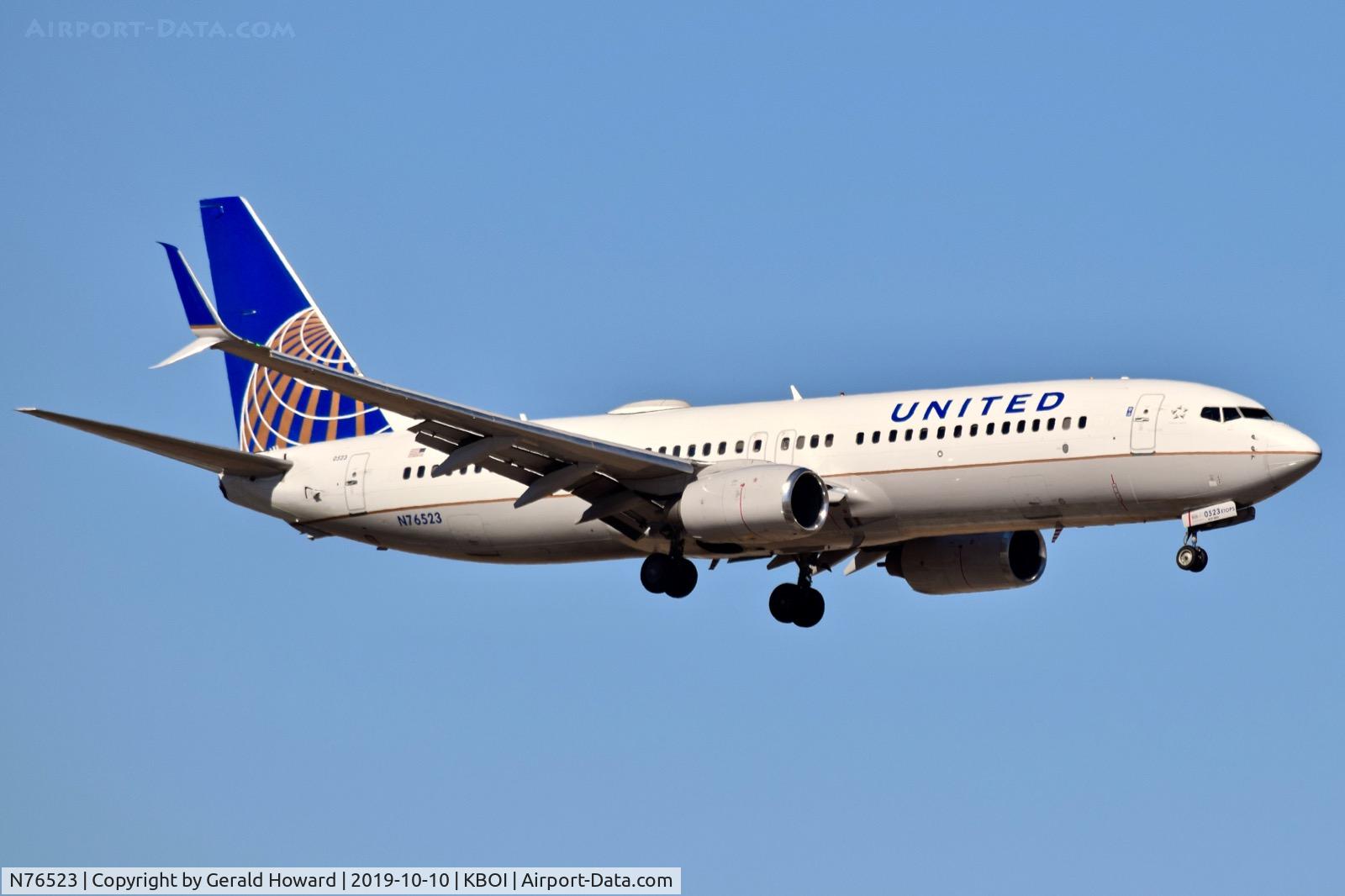 N76523, 2010 Boeing 737-824 C/N 37101, Landing RWY 1`0L.