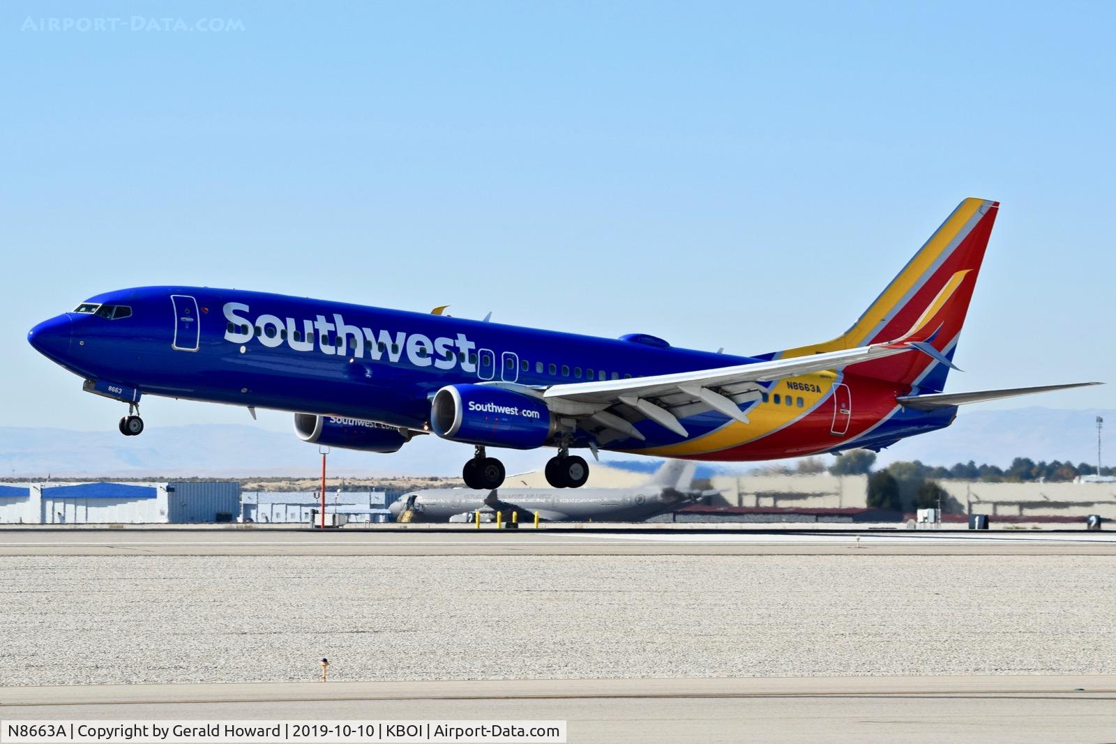 N8663A, 2015 Boeing 737-8H4 C/N 36902, Landing RWY 10L.