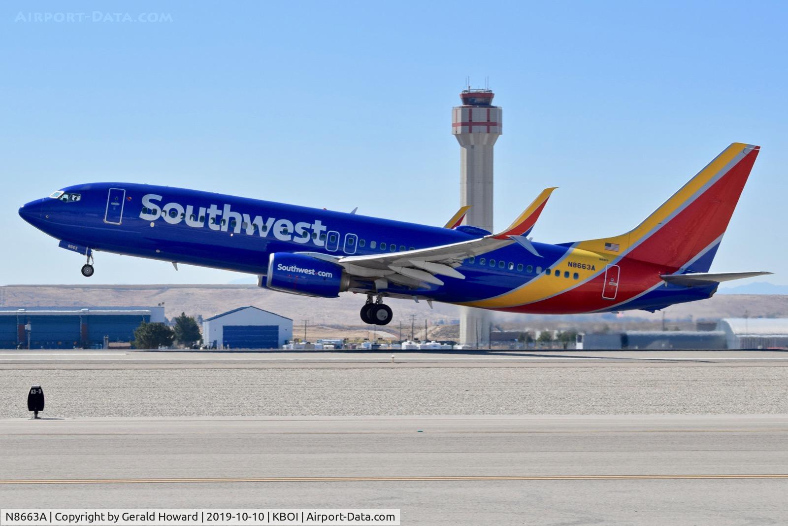 N8663A, 2015 Boeing 737-8H4 C/N 36902, Take off from RWY 10L.