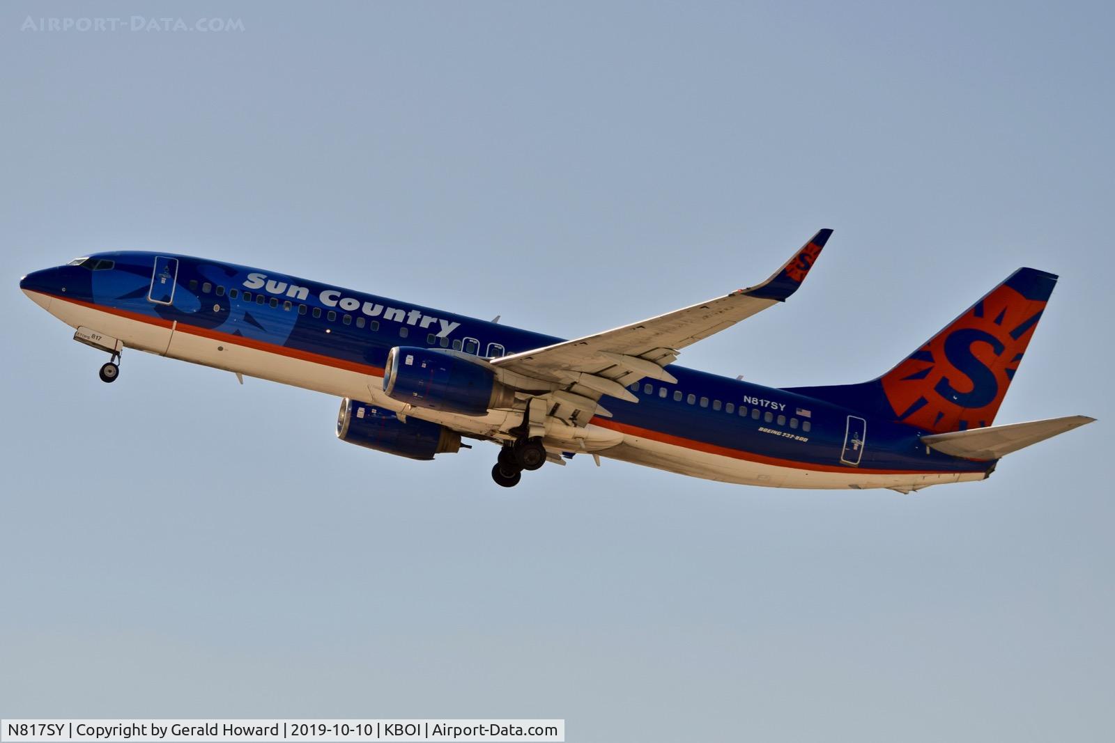 N817SY, 2001 Boeing 737-8K2 C/N 30392, Departing BOI.