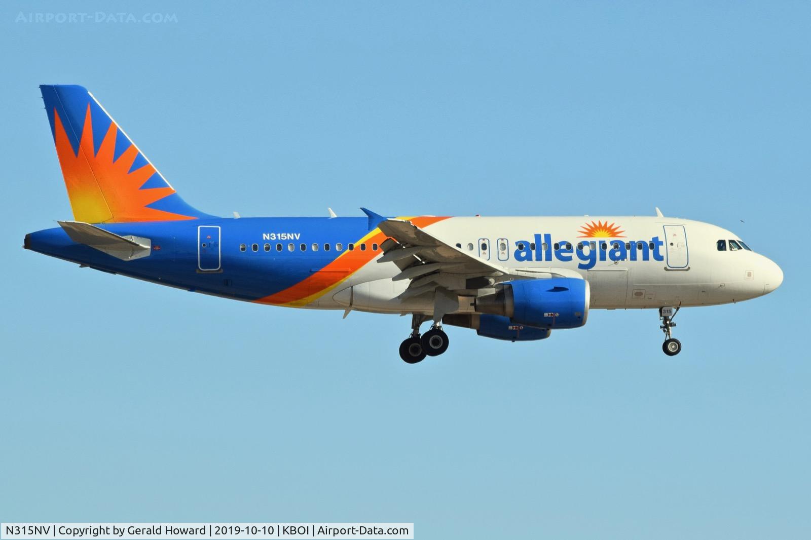 N315NV, 2005 Airbus A319-111 C/N 2412, Landing RWY 10L.