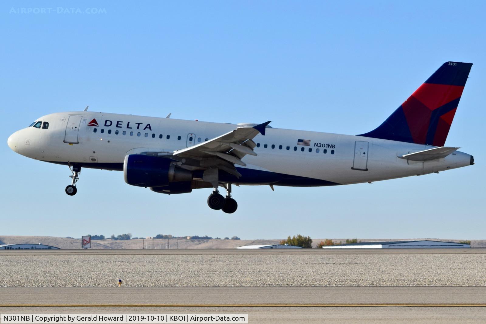 N301NB, 1999 Airbus A319-114 C/N 1058, Landing RWY 10L.