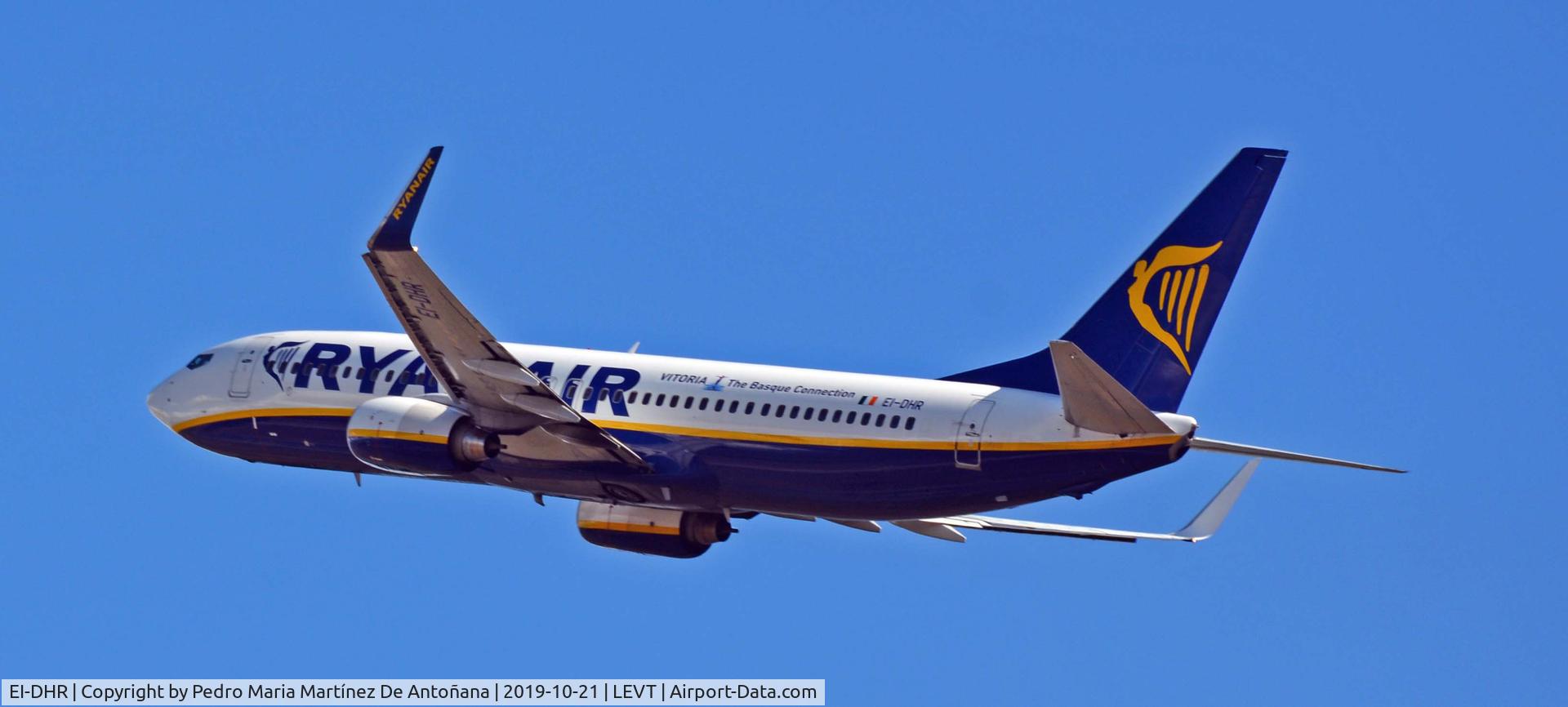 EI-DHR, 2005 Boeing 737-8AS C/N 33822, Aeropuerto de Foronda - Vitoria-Gasteiz - Euskadi - España