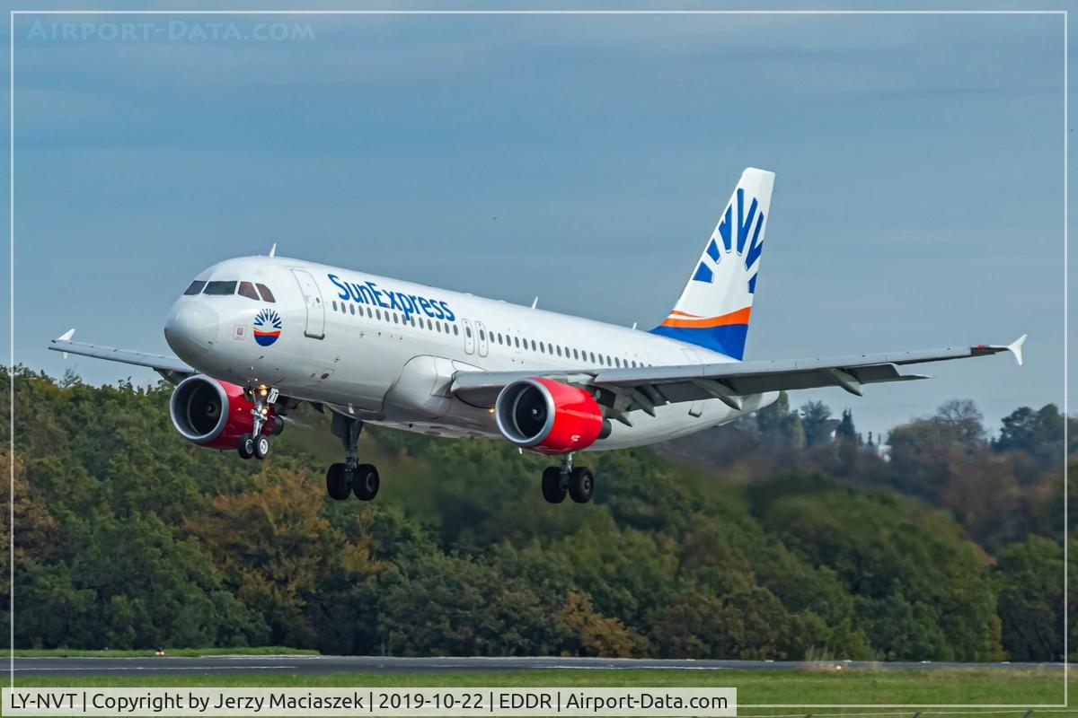 LY-NVT, Airbus A320-200 C/N 3949, Airbus A320-200,