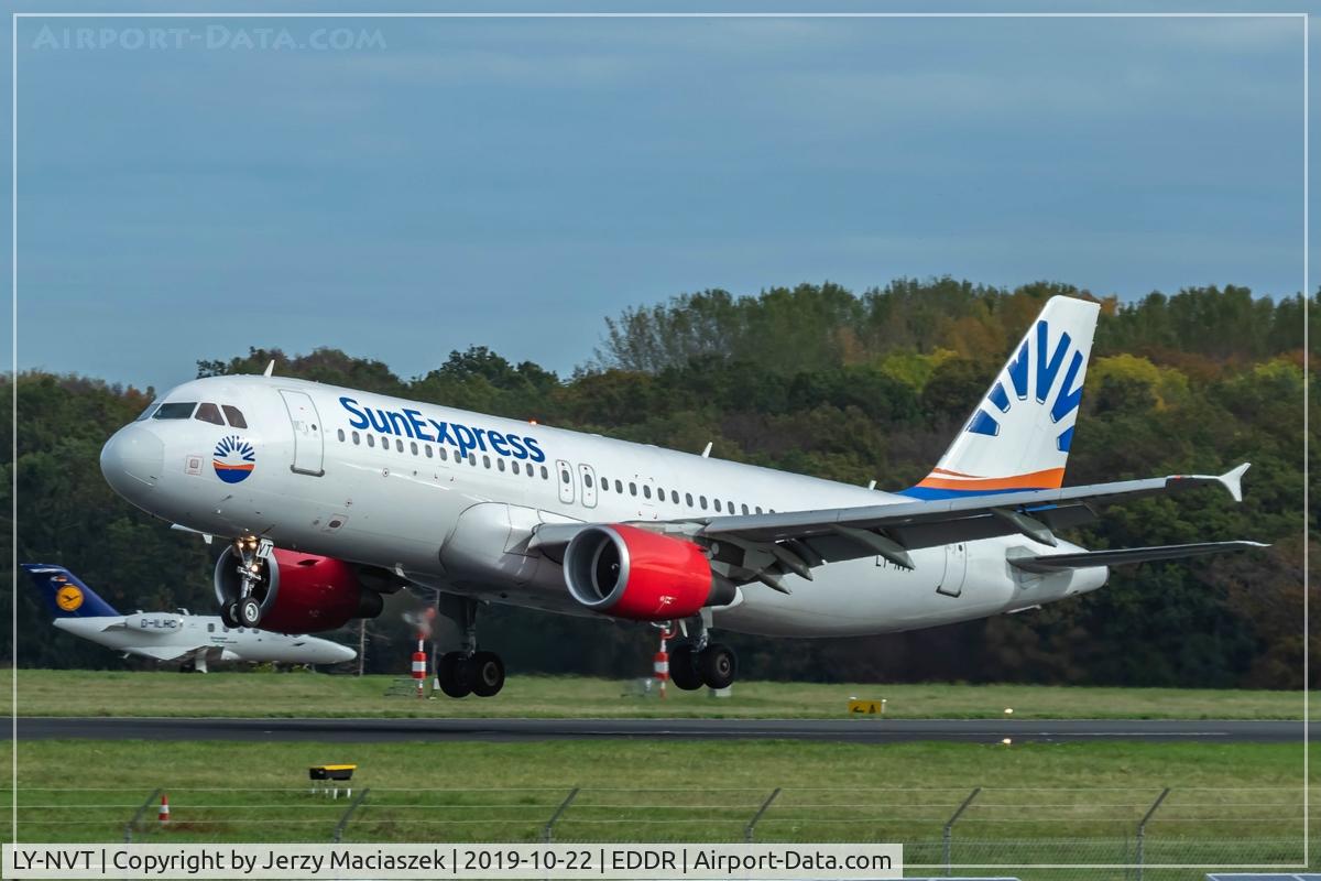 LY-NVT, Airbus A320-200 C/N 3949, Airbus A320-200,