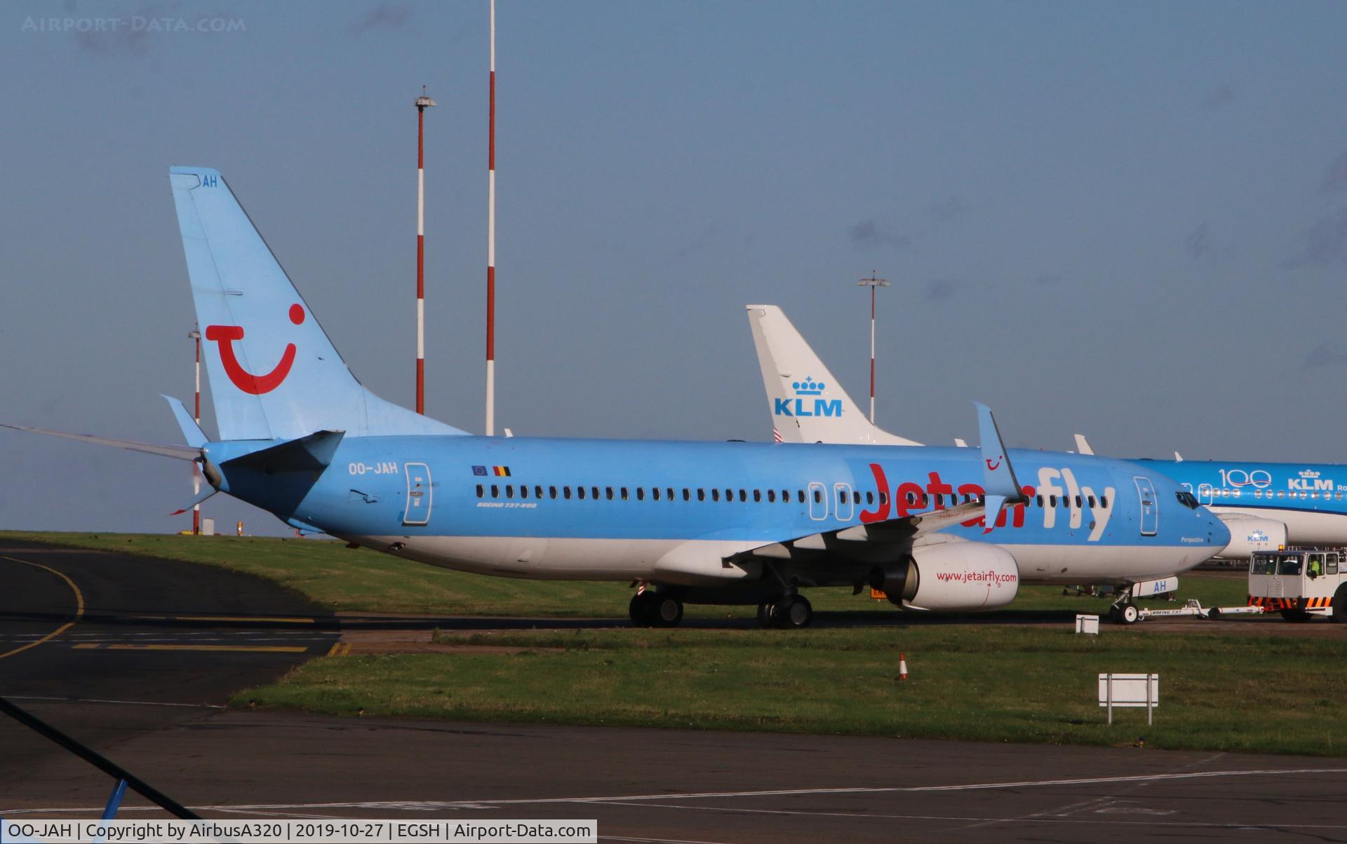 OO-JAH, 2011 Boeing 737-8K5 C/N 37260, Just arrived at Norwich and being towed into the Air Livery hangar