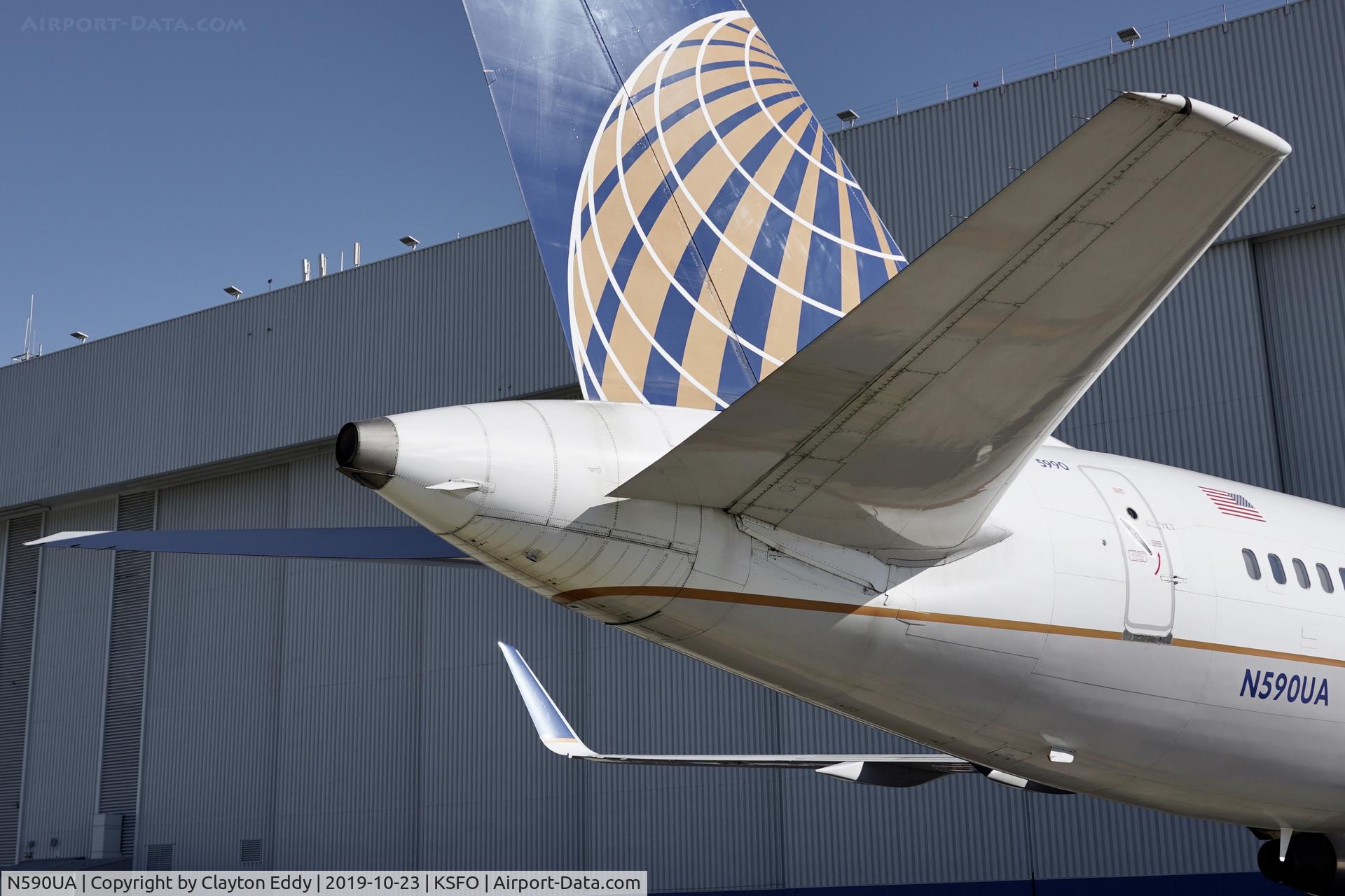 N590UA, 1997 Boeing 757-222 C/N 28708, SFO 2019.