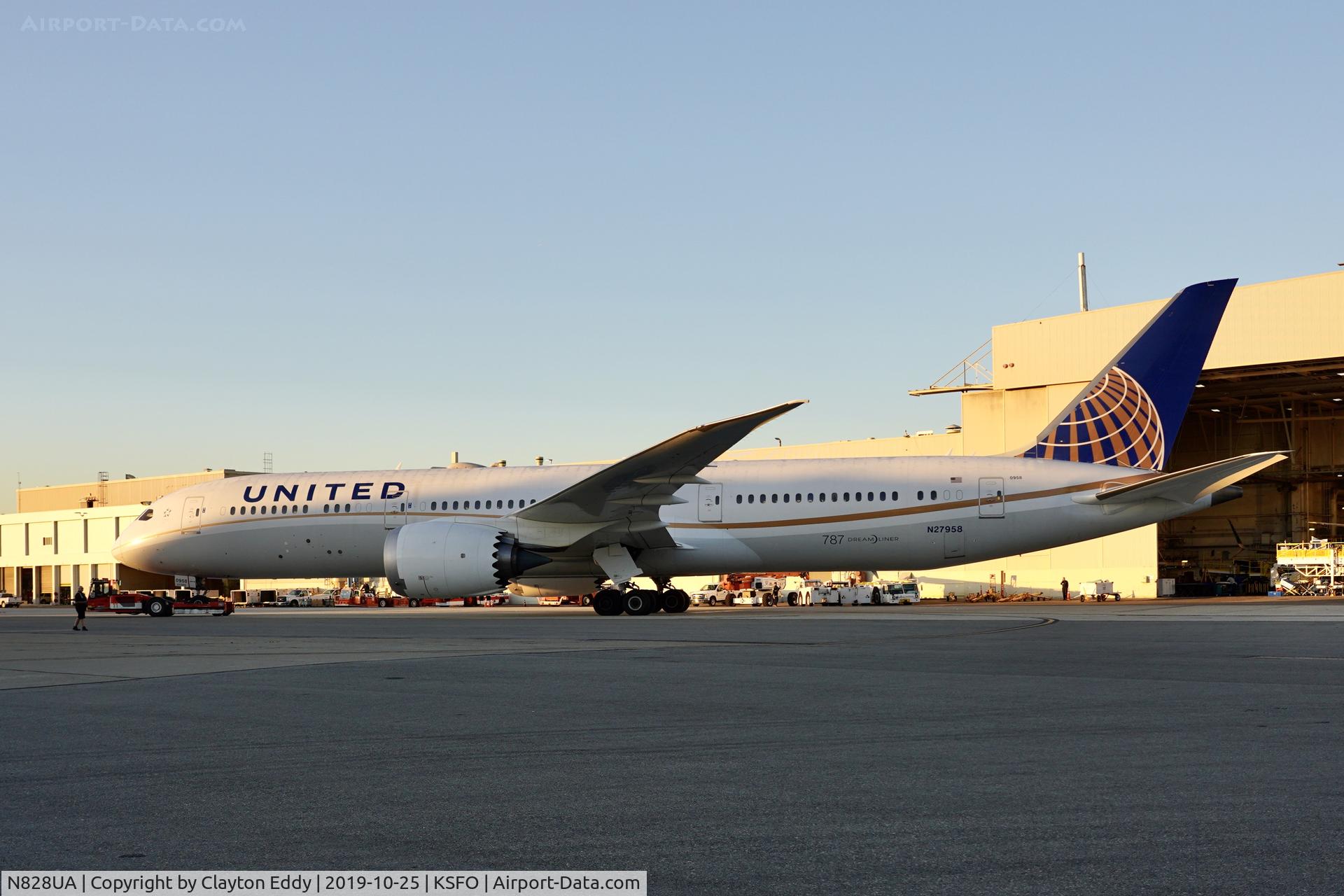 N828UA, 1999 Airbus A319-131 C/N 1031, SFO 2019.