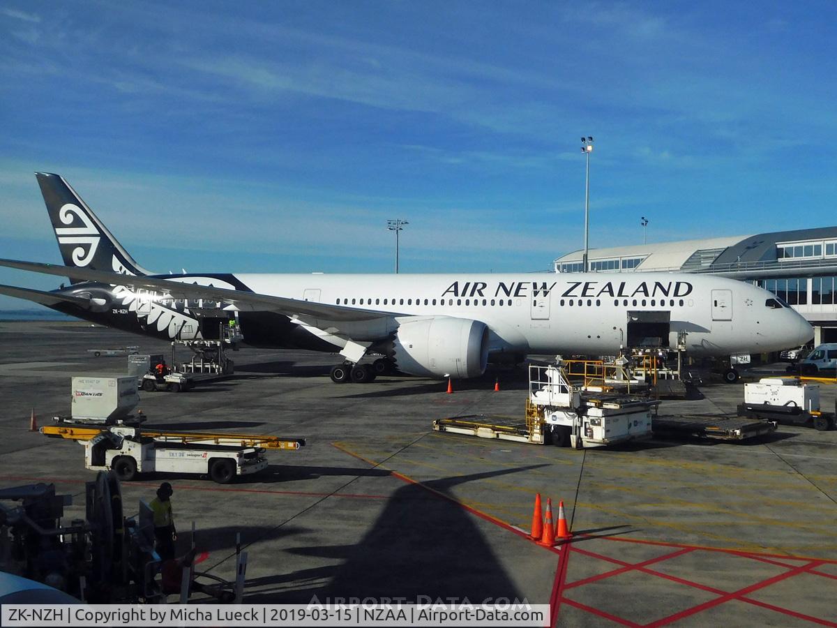 ZK-NZH, 2015 Boeing 787-9 Dreamliner Dreamliner C/N 36964, At Auckland