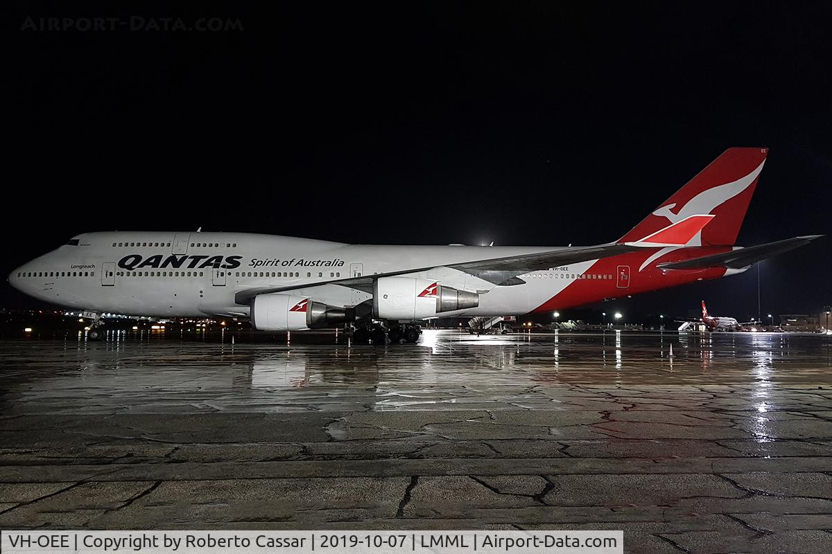 VH-OEE, 2002 Boeing 747-438/ER C/N 32909, Park 9