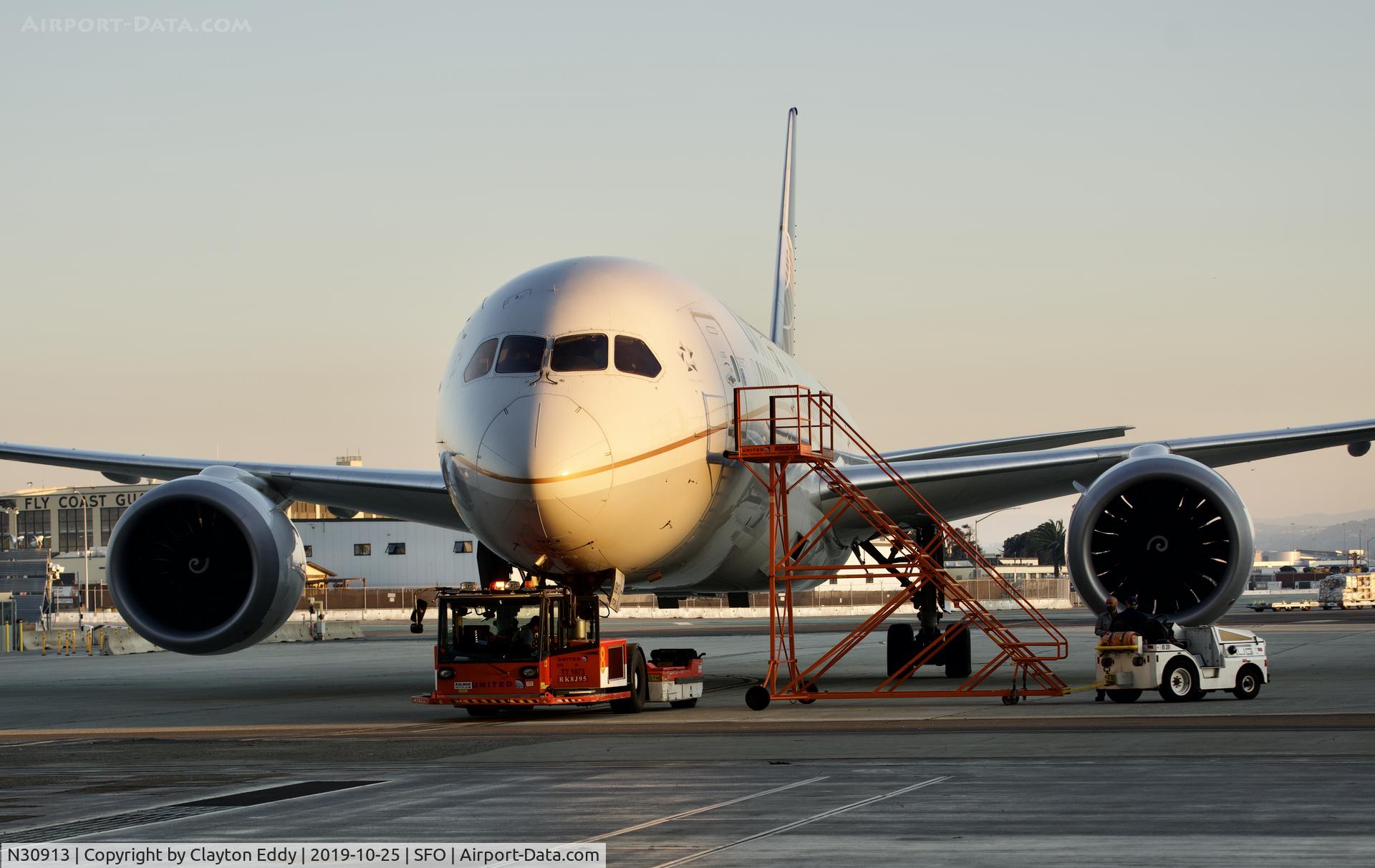 N30913, 2014 Boeing 787-8 Dreamliner C/N 35879, SFO 2019.