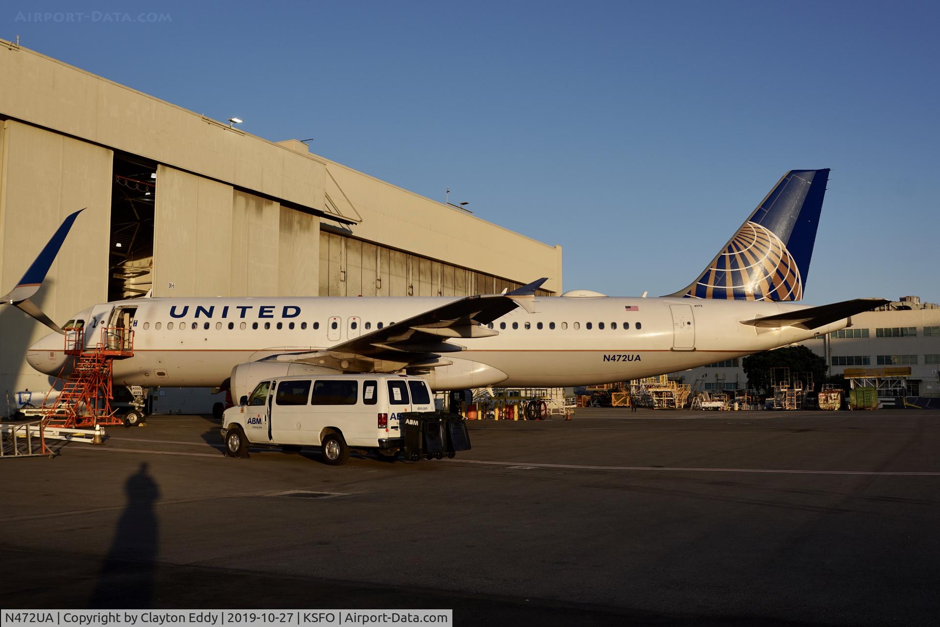 N472UA, 2001 Airbus A320-232 C/N 1435, SFO 2019.