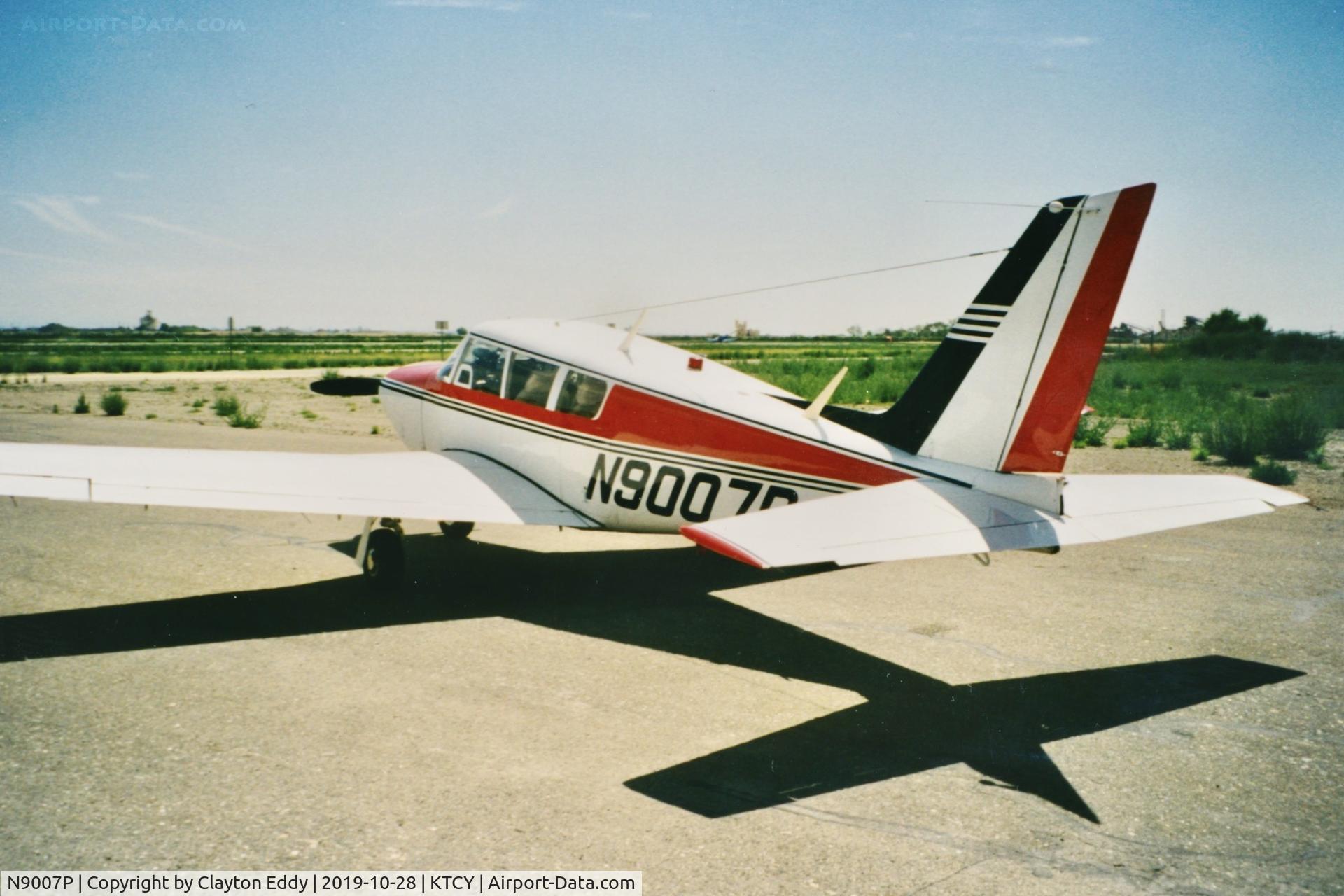 N9007P, 1966 Piper PA-24-260 C/N 24-4468, Tracy Airport California 1998.