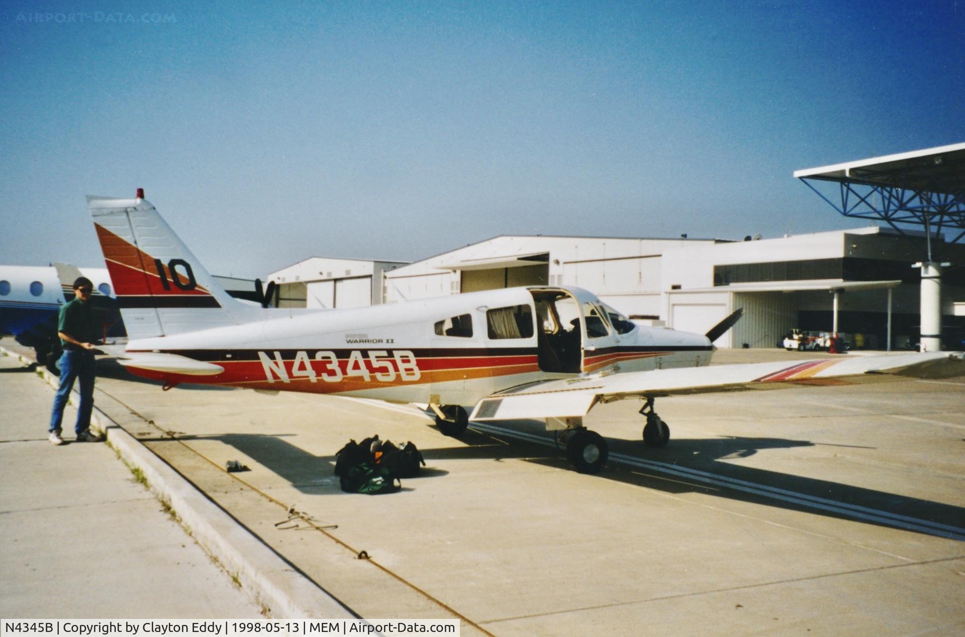 N4345B, 1984 Piper PA-28-161 C/N 28-8416057, Duncan airport 1998.