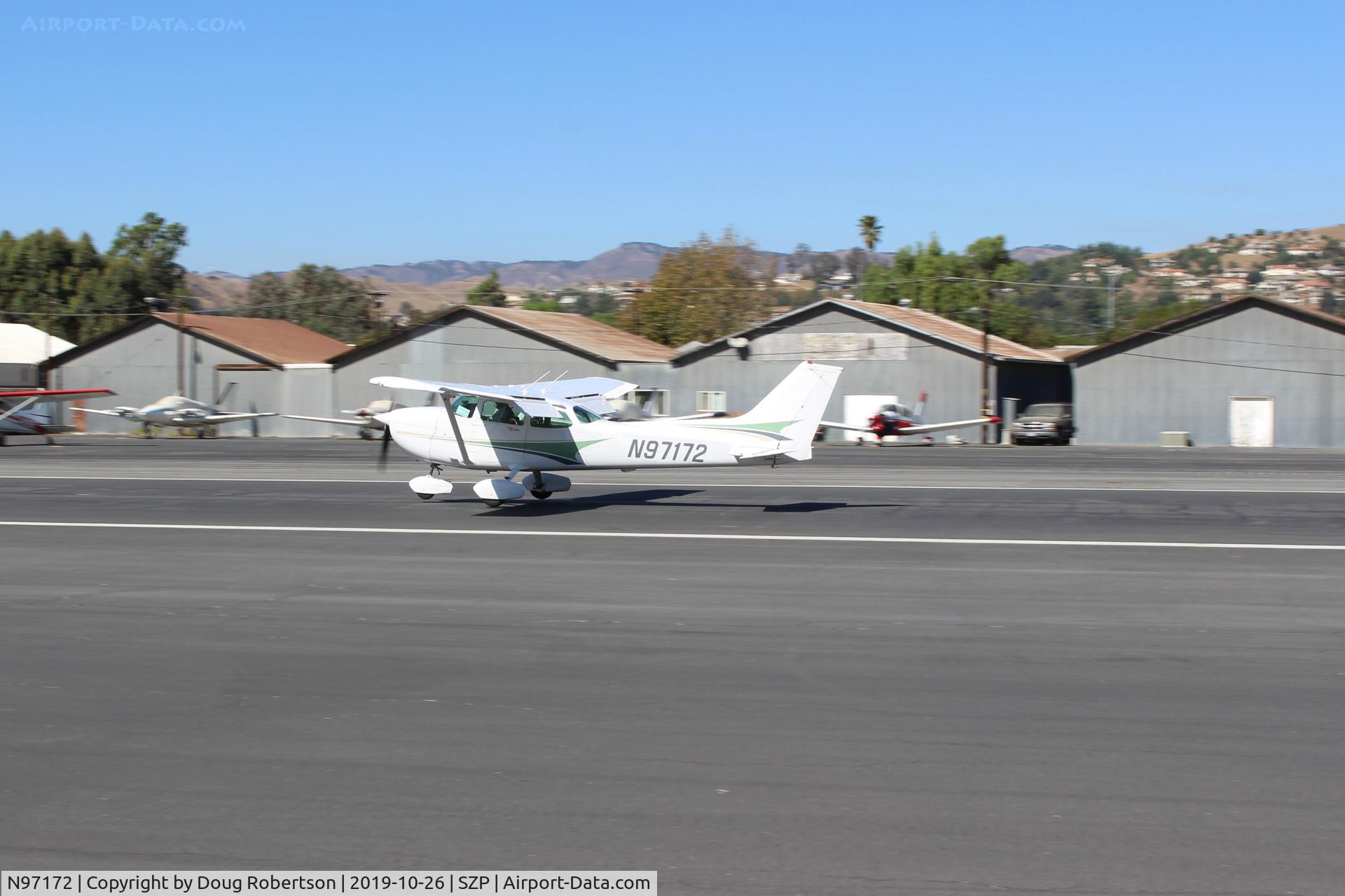 N97172, 1984 Cessna 172P C/N 17276162, 1984 Cessna 172P SKYHAWK, Lycoming O-320-D2J 160 Hp, landing roll Rwy 22