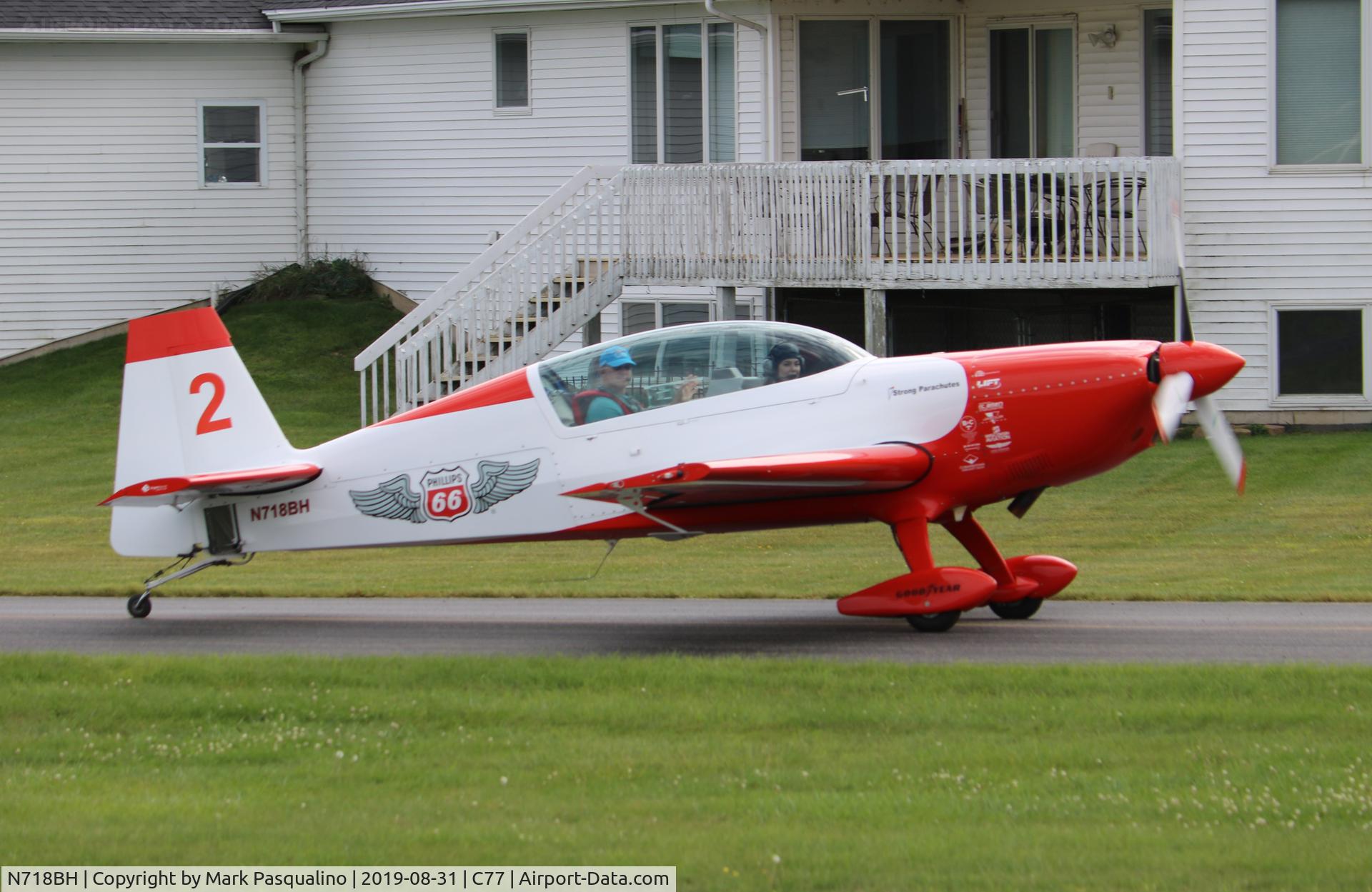 N718BH, 2000 Extra EA-300/L C/N 111, Extra EA-300/L