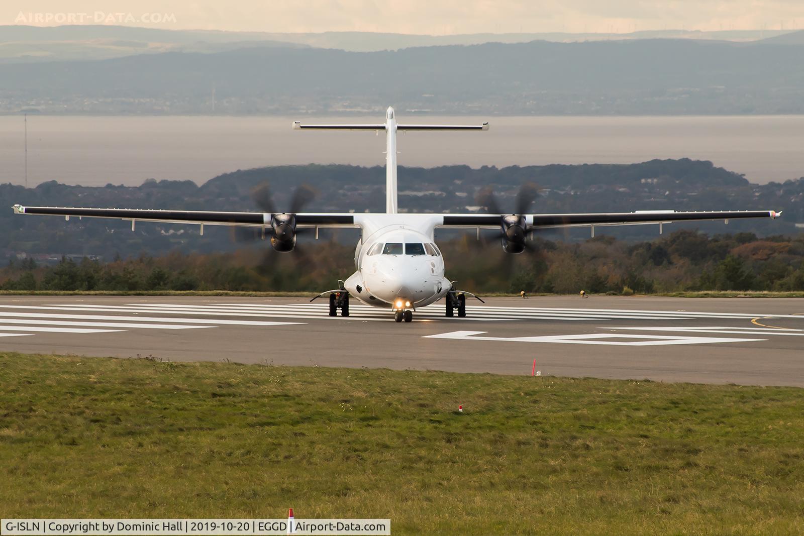 G-ISLN, 2009 ATR 72-212A C/N 884, Lining up on RWY 09 for departure