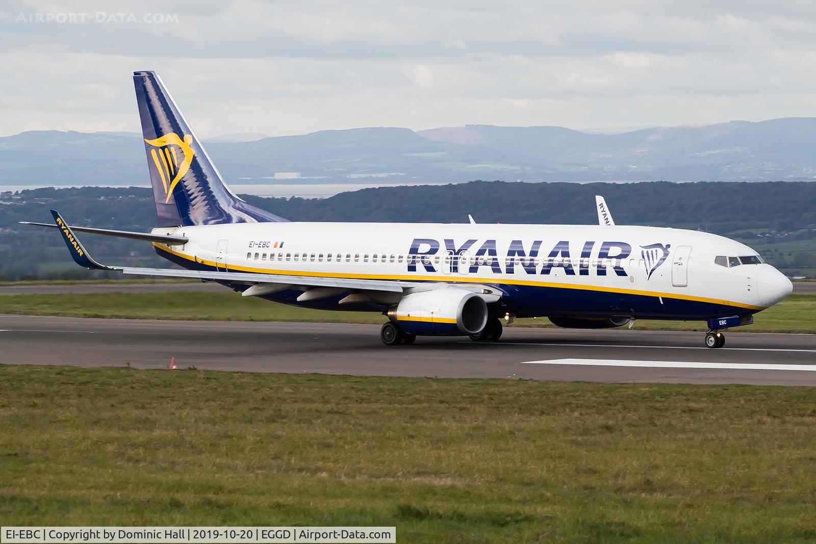 EI-EBC, 2009 Boeing 737-8AS C/N 37520, Departing RWY 09