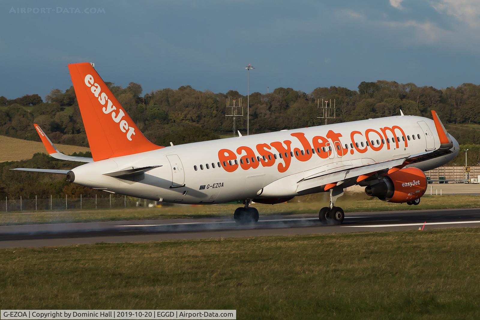 G-EZOA, 2014 Airbus A320-214 C/N 6412, Landing RWY 09